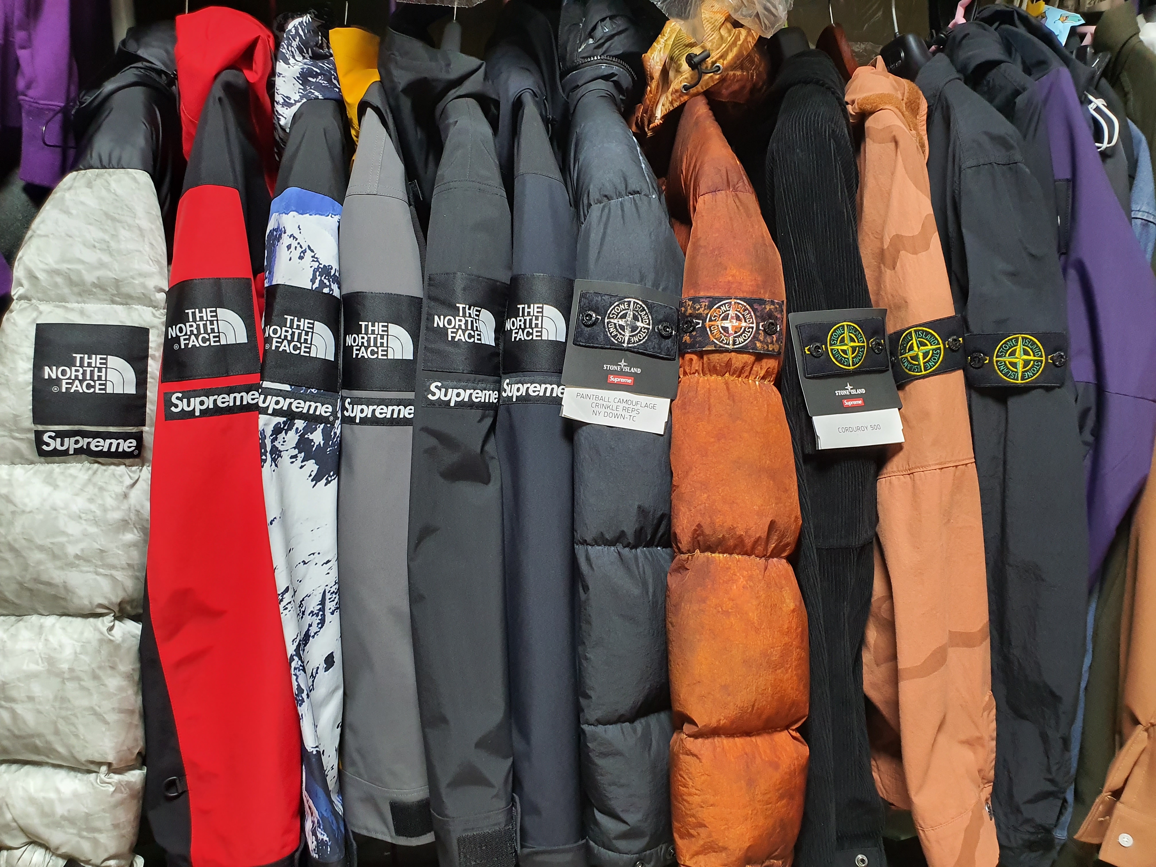 Supreme x The North Face Paper Print Nuptse Jacket - 19FW, Supreme x The North Face Arc Logo Mountain Parka Red - 19SS 착용 스타일