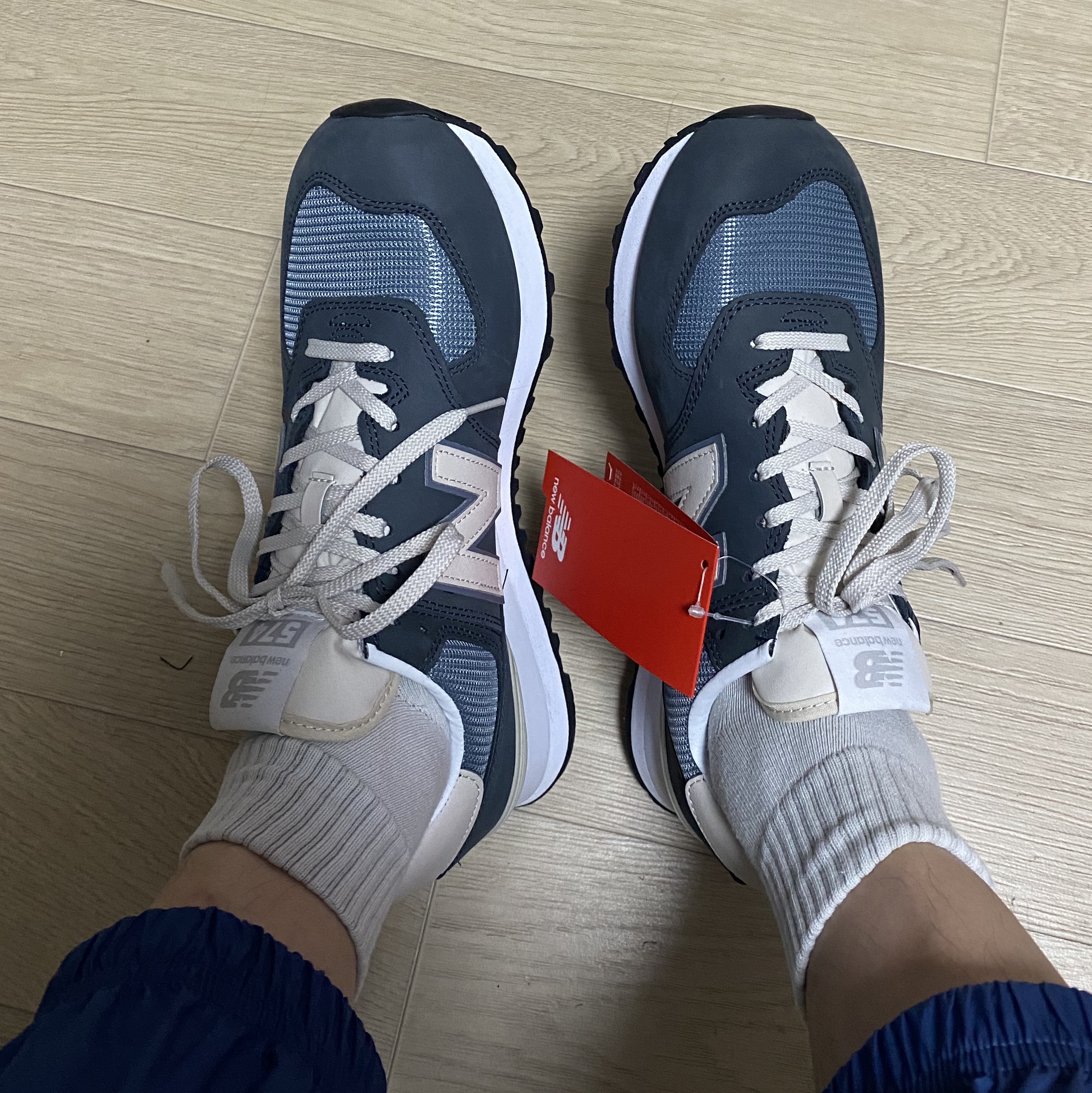 New Balance 574 Classic Navy 착용 스타일 - 1