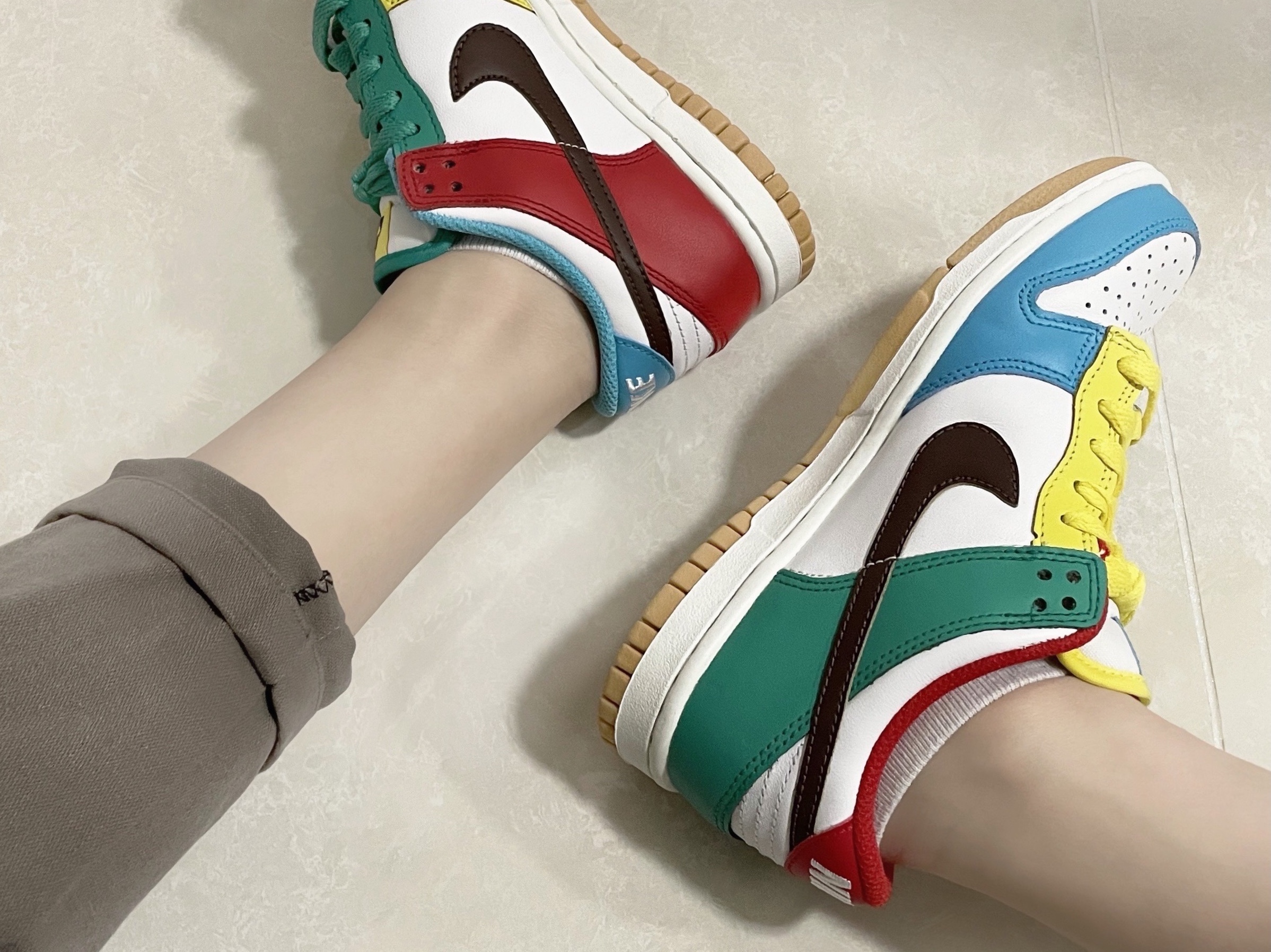 (GS) Nike Dunk Low SE Free.99 White, Nike Dunk Low SE Free.99 White 착용 스타일 - 2