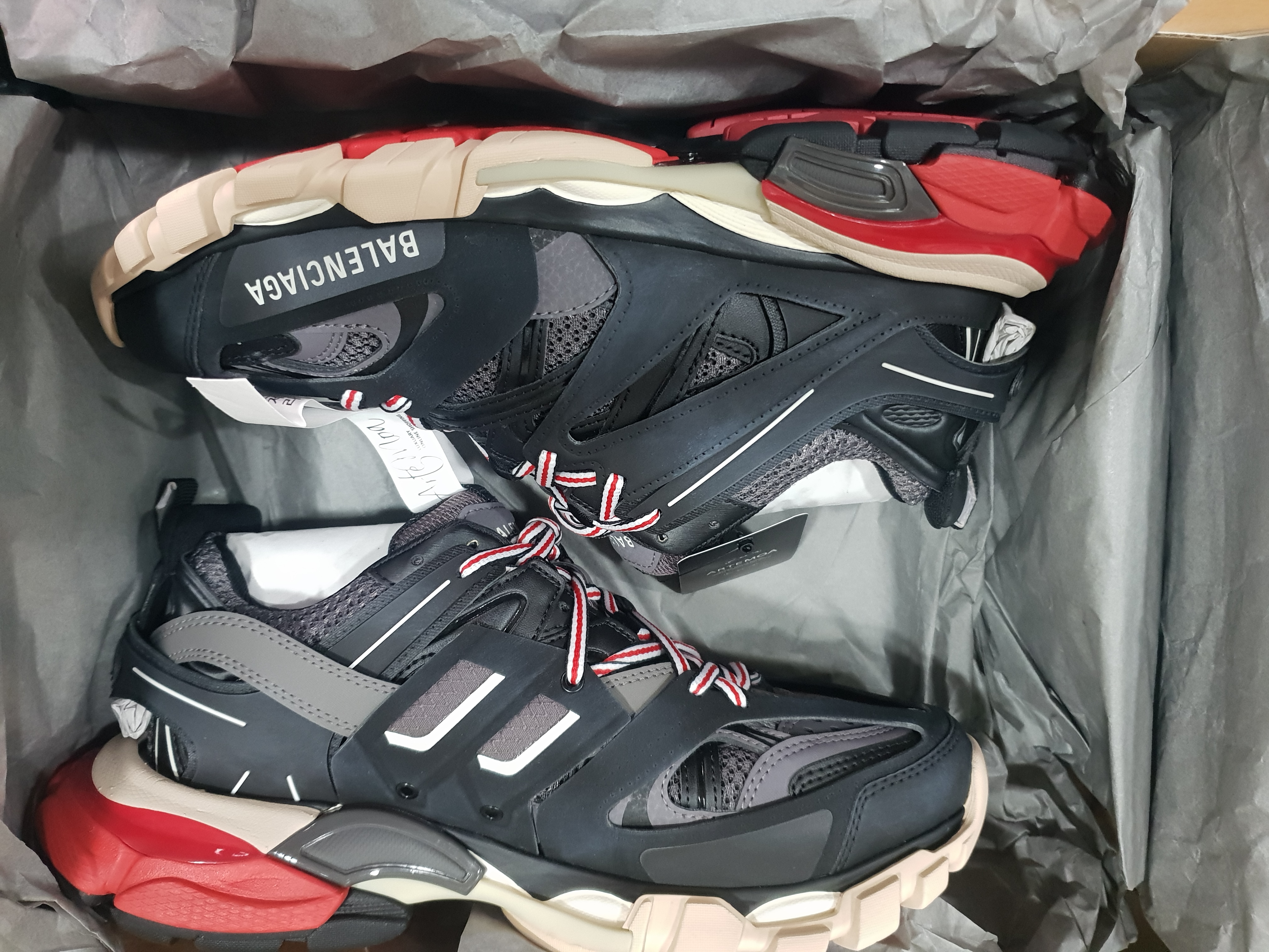 Balenciaga Track Sneakers Black Red 2019 착용 스타일