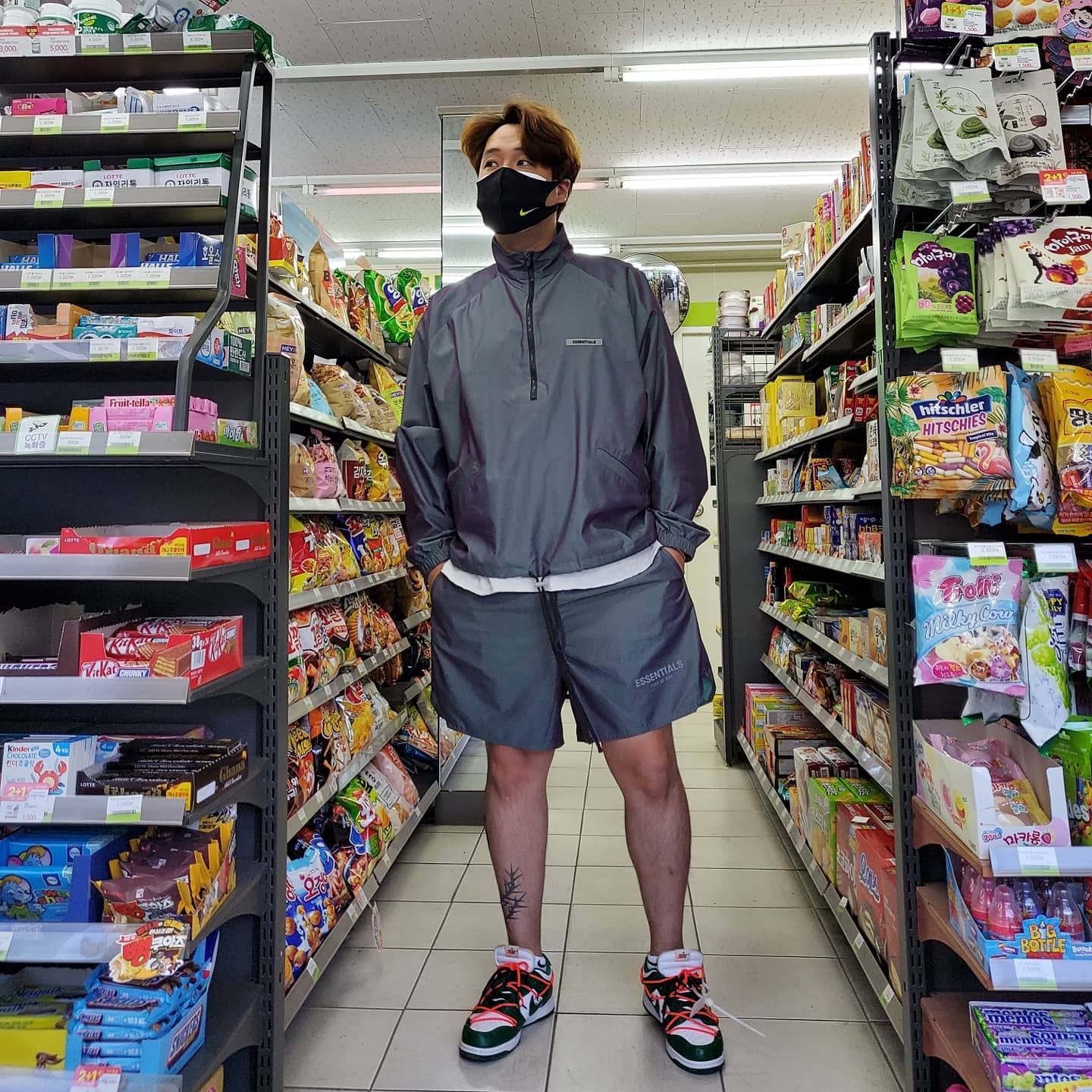 Essentials Volley Shorts Iridescent - 20SS, Essentials Track Jacket Iridescent - 20SS 착용 스타일 - 1