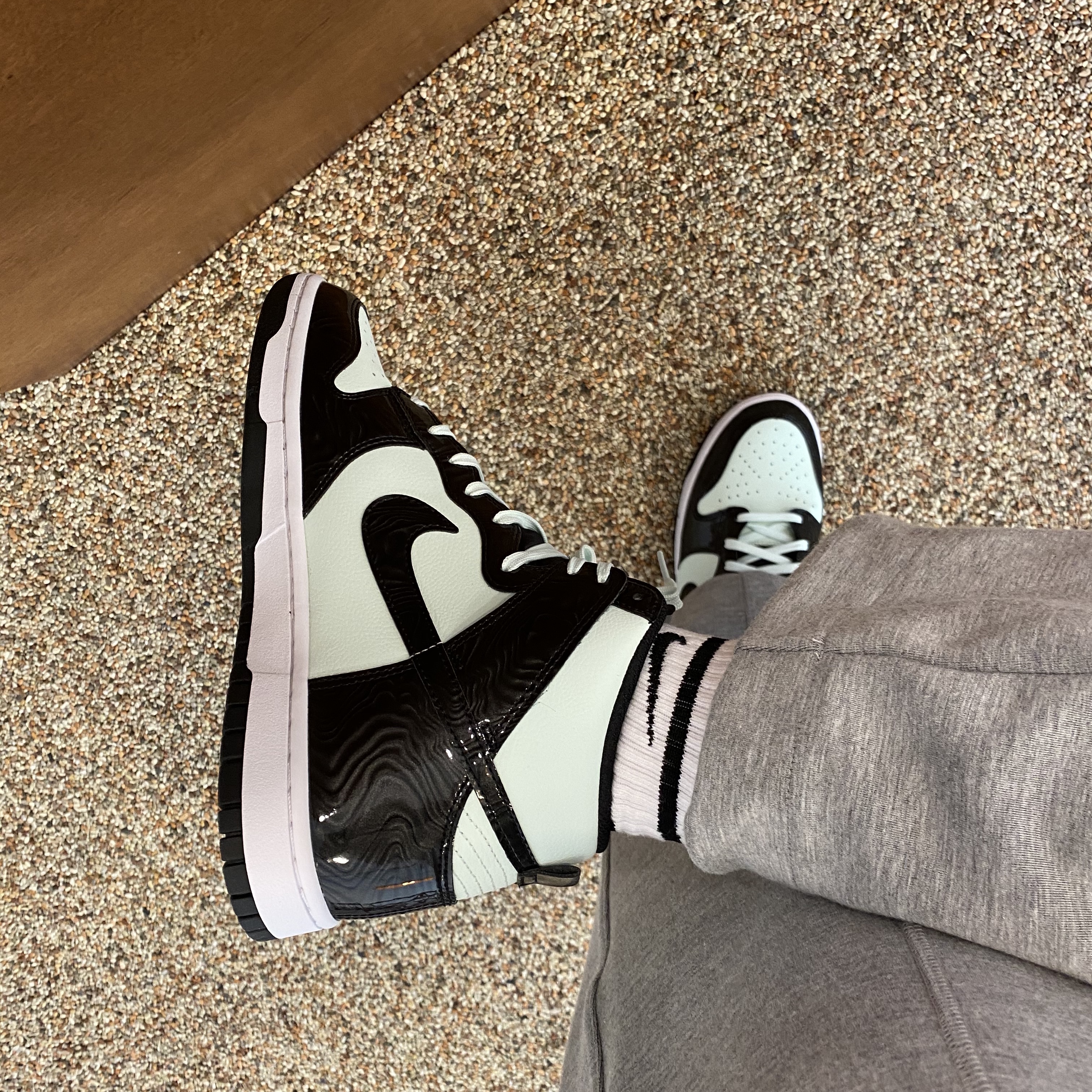 Nike Dunk High Barely Green 착용 스타일 - 1