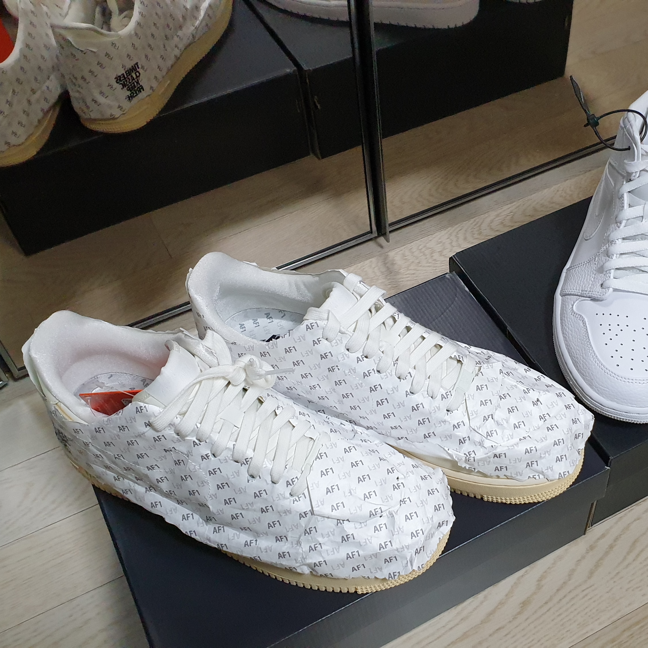 Nike Air Force 1 '07 LV8 Timeless Classic 착용 스타일 - 2
