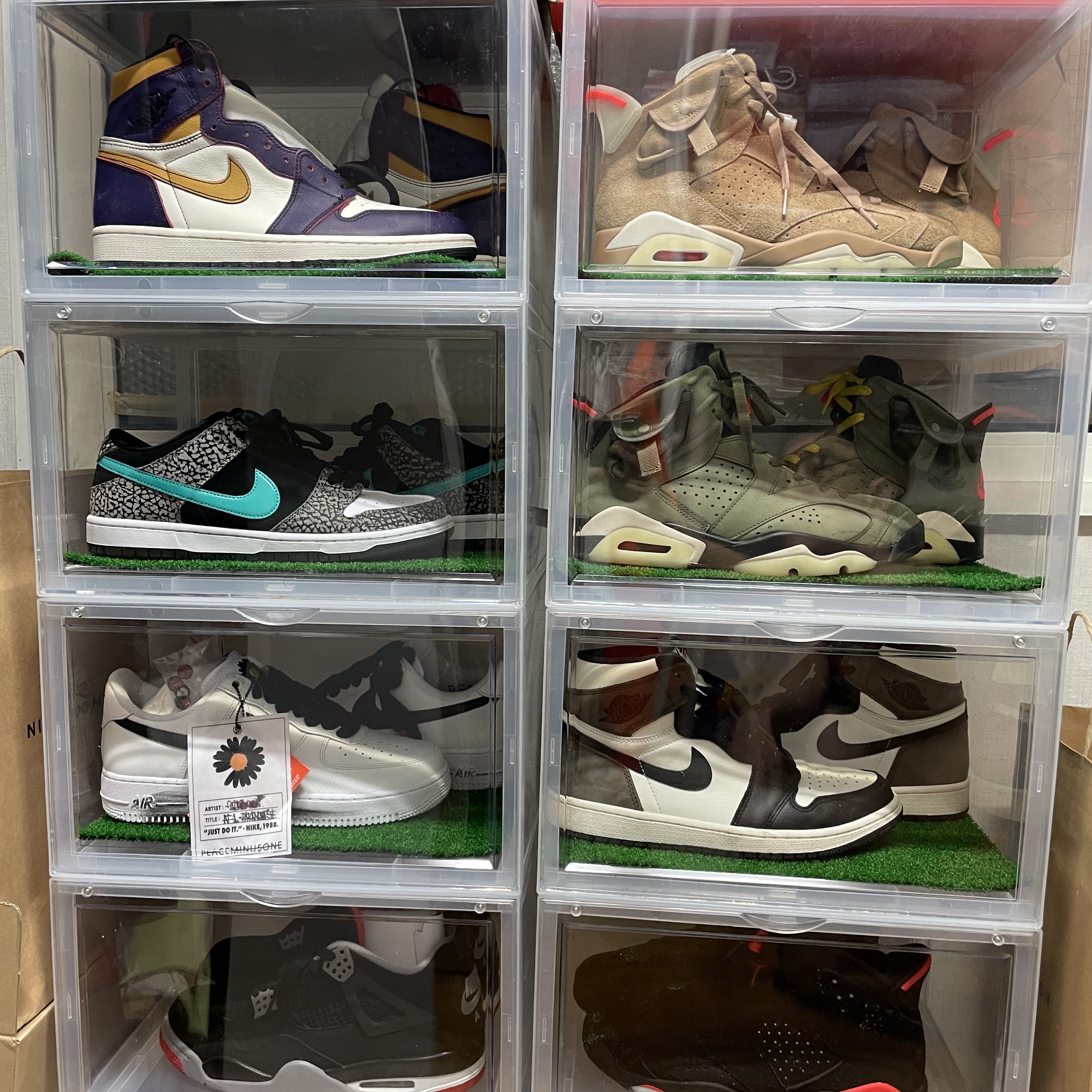 Jordan 1 Retro High OG Defiant SB LA to Chicago, Jordan 6 x Travis Scott Retro SP British Khaki 착용 스타일