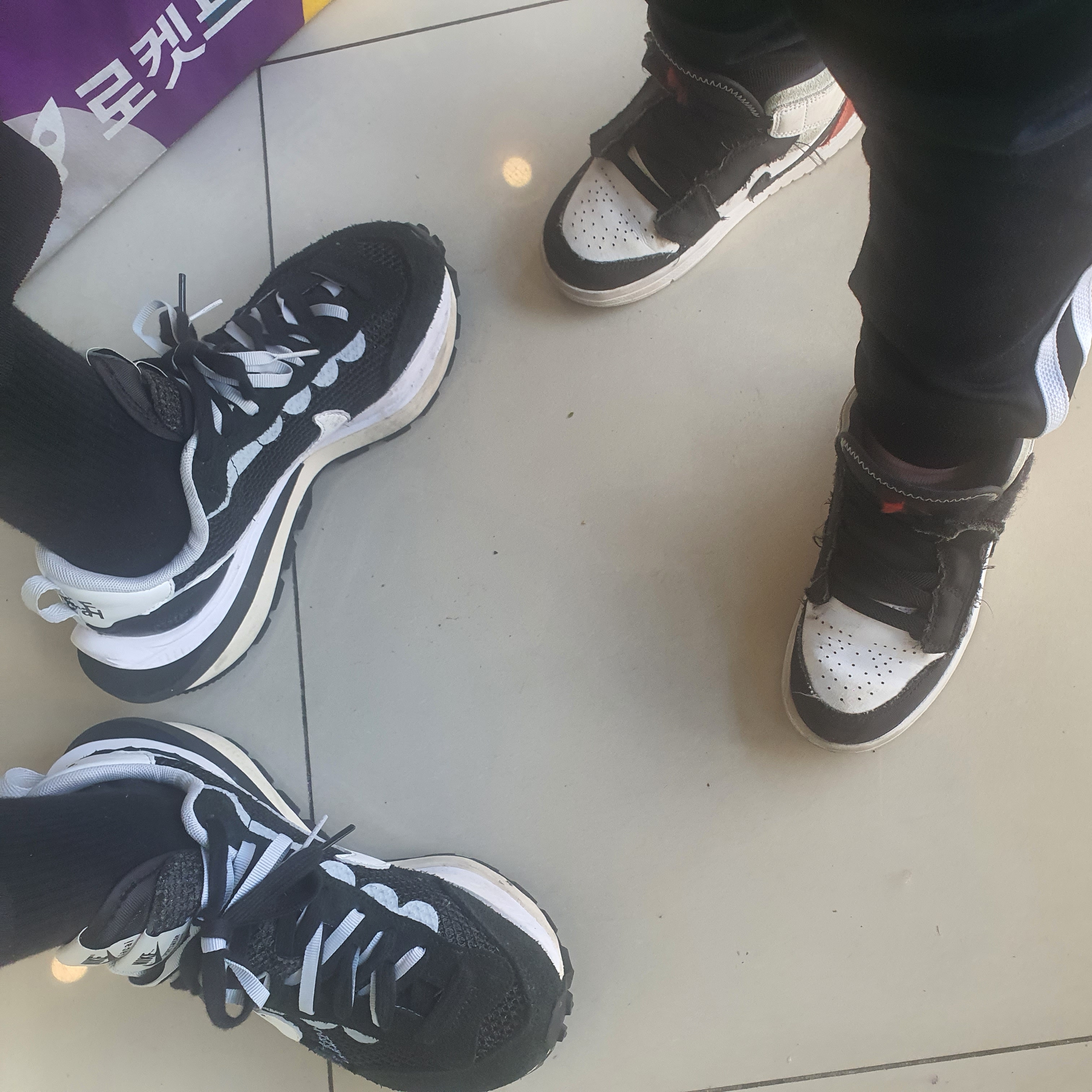 (PS) Jordan 1 Mid Alt Track Red, Nike x Sacai VaporWaffle Black White 착용 스타일
