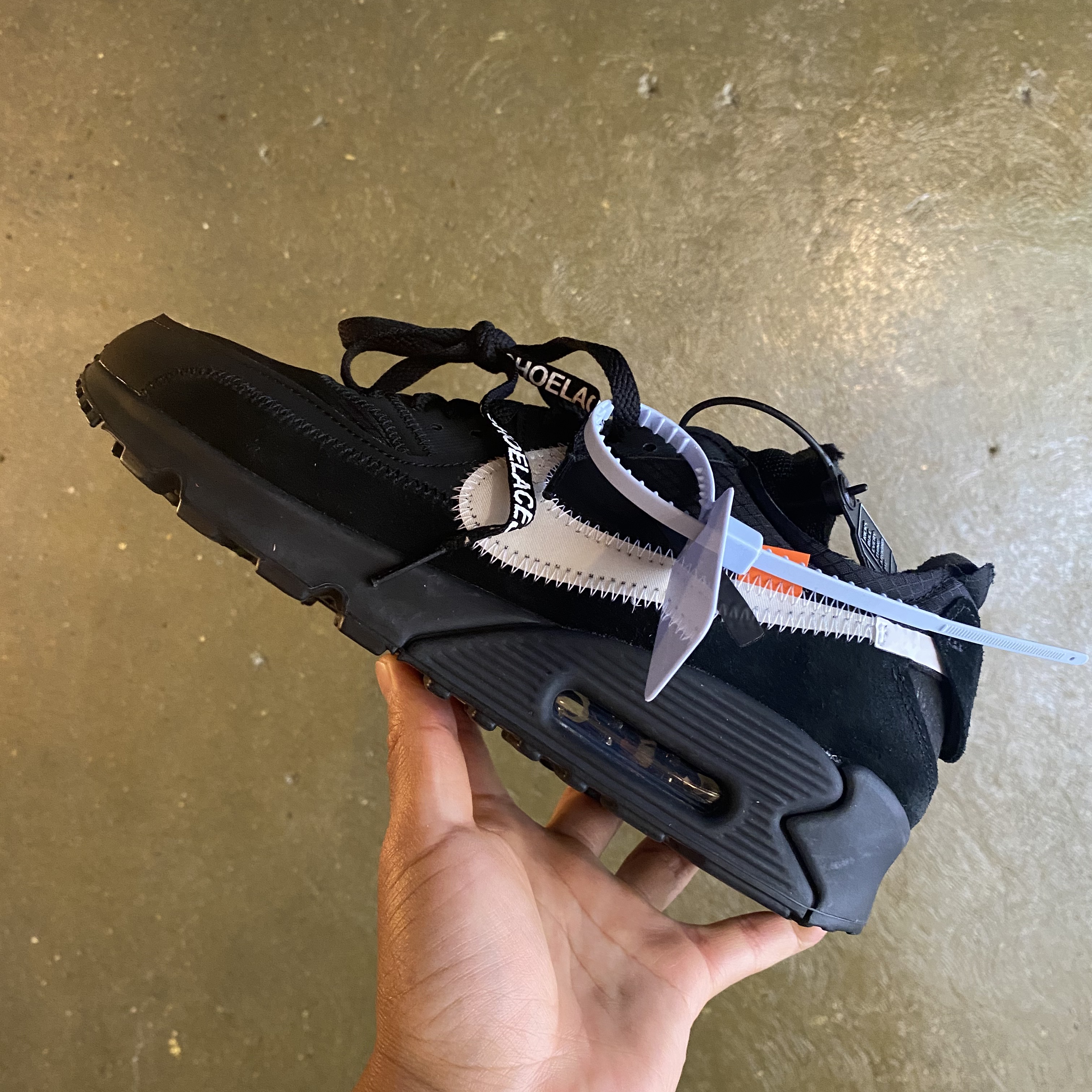Nike x Off-White Air Max 90 V2 Black White 착용 스타일 - 1