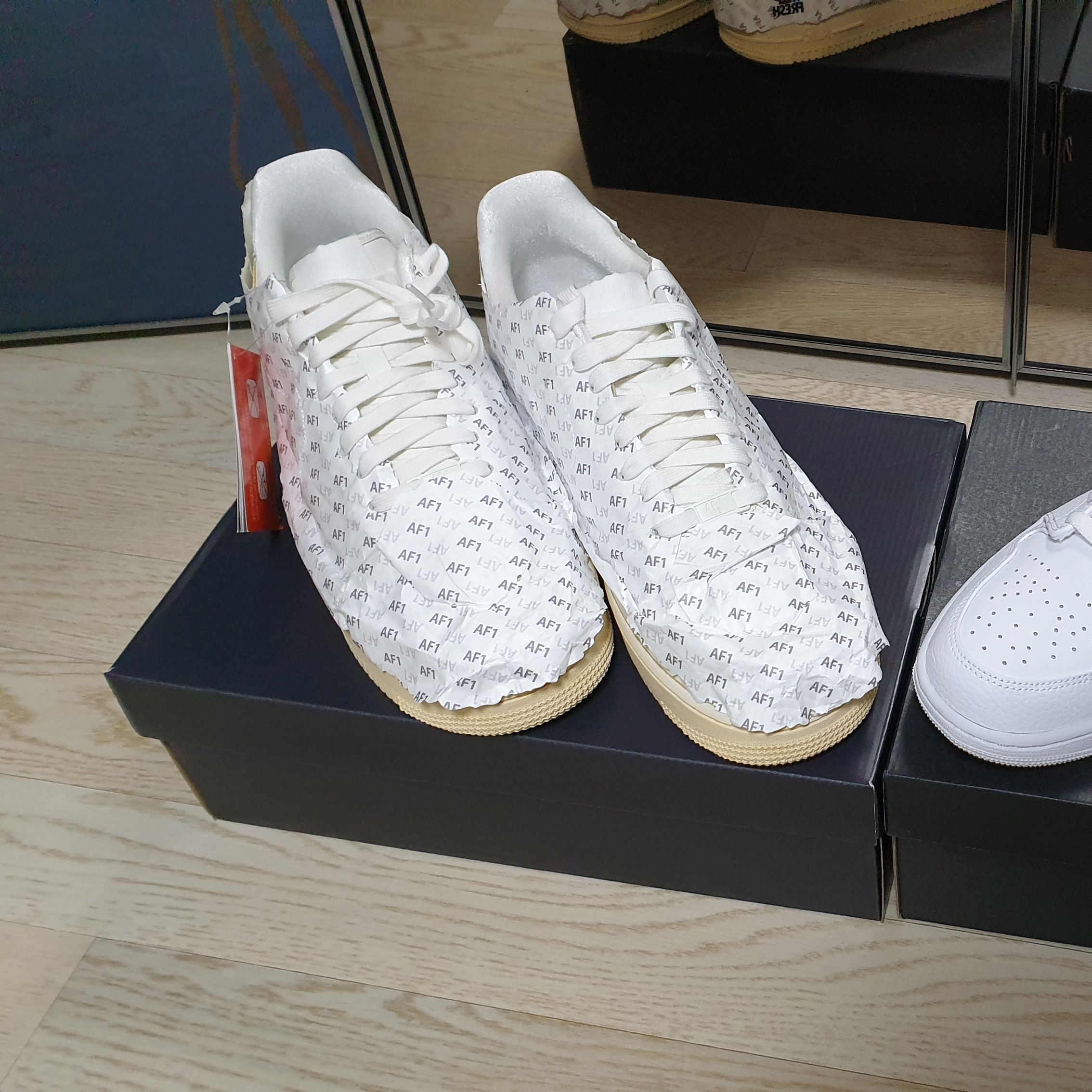 Nike Air Force 1 '07 LV8 Timeless Classic 착용 스타일 - 1