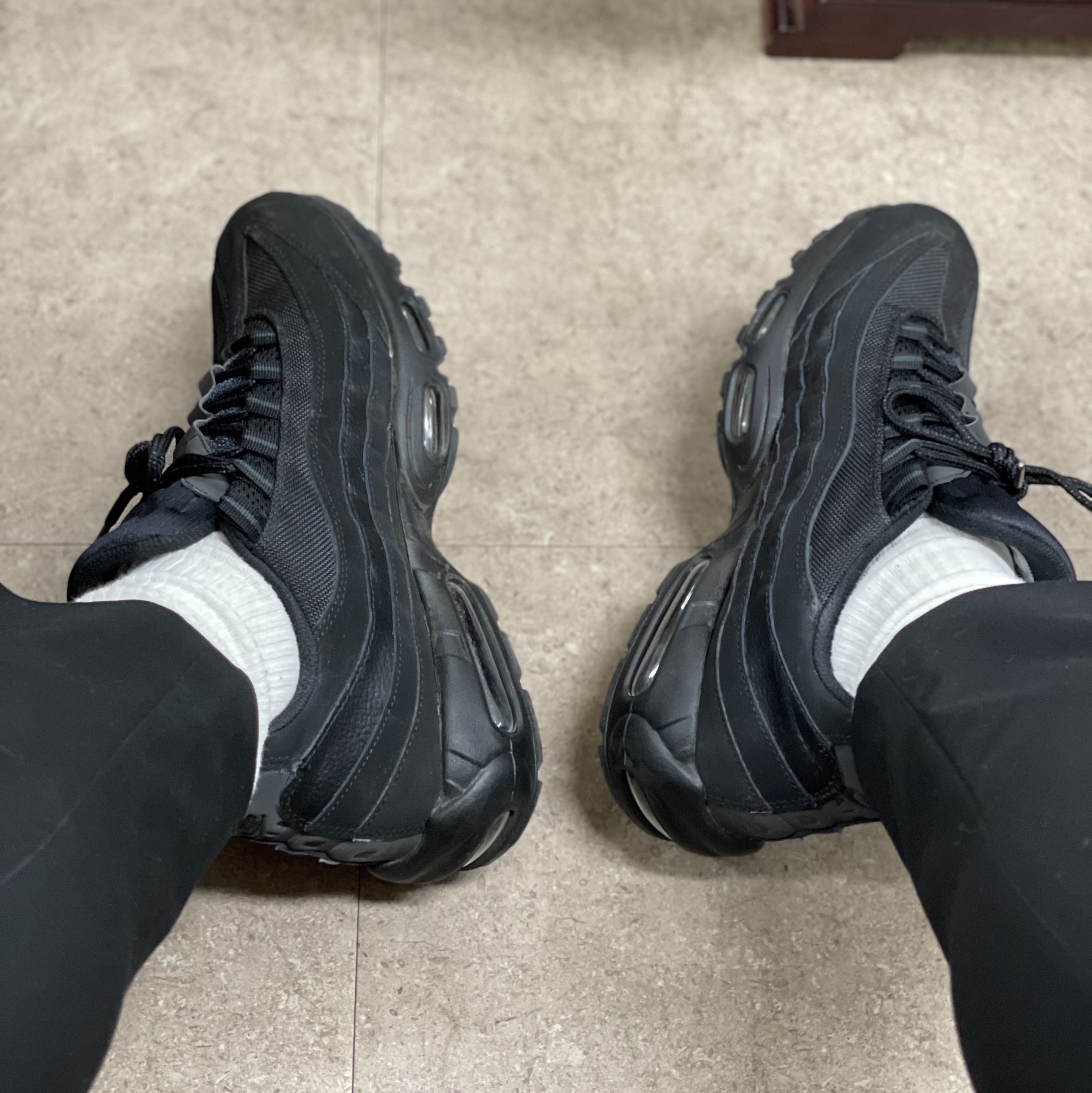 Nike Air Max 95 Essential Triple Black 2020 착용 스타일