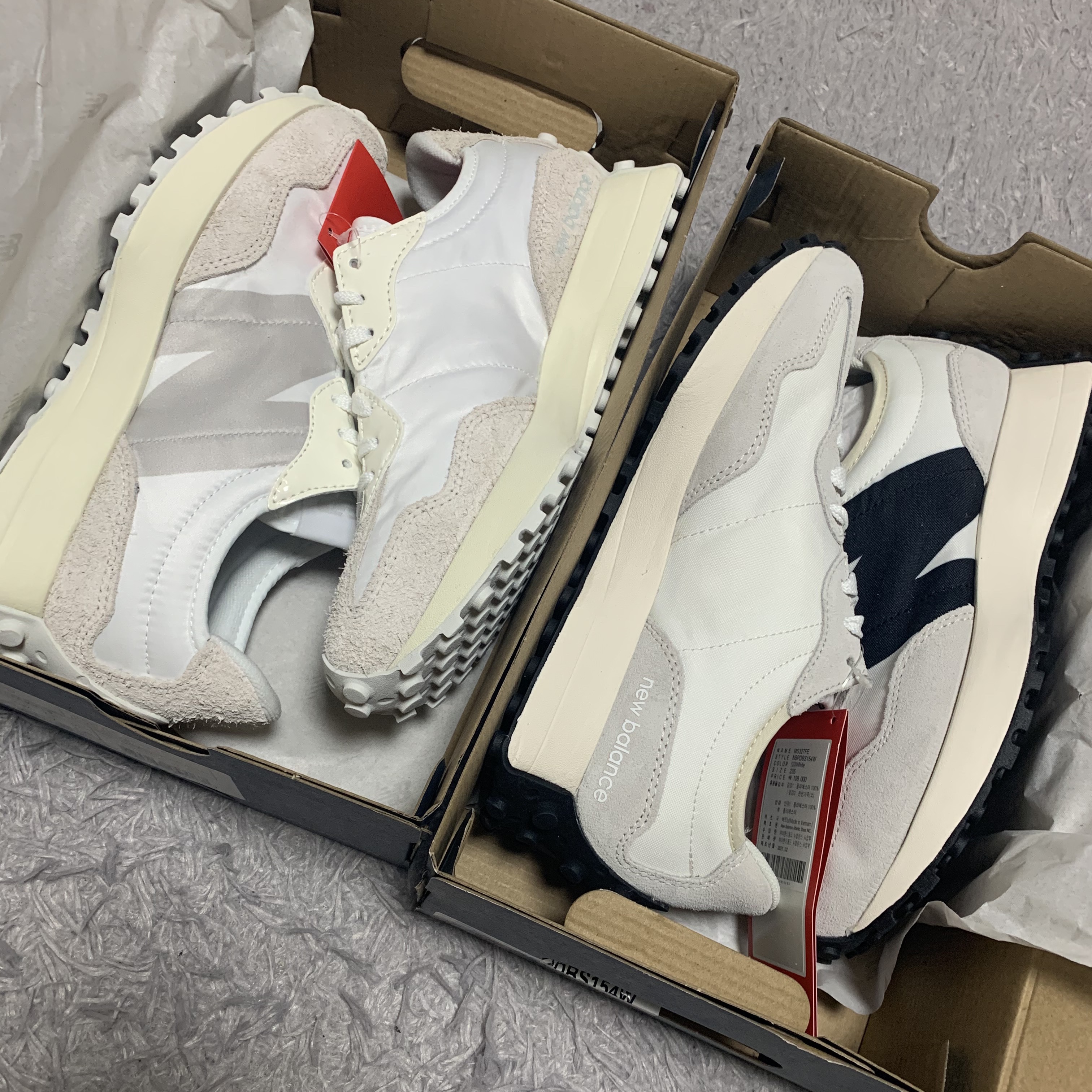 (W) New Balance 327 White Moonbeam, New Balance 327 White Black 착용 스타일