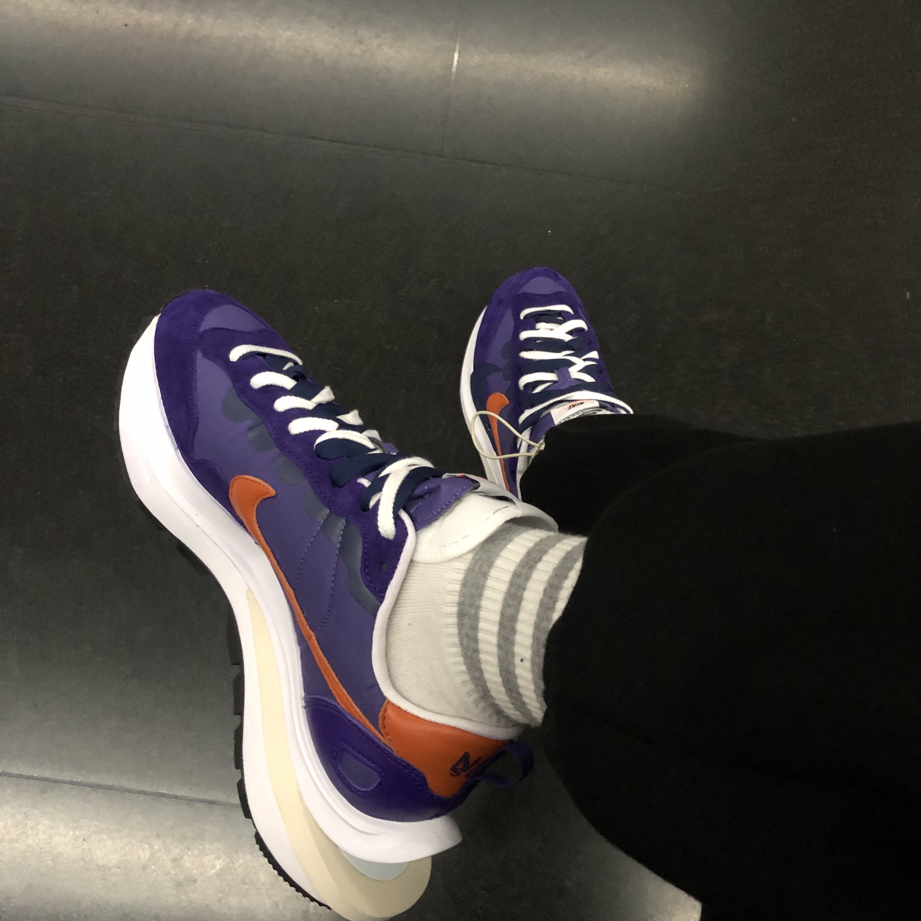 Nike x Sacai VaporWaffle Dark Iris 착용 스타일