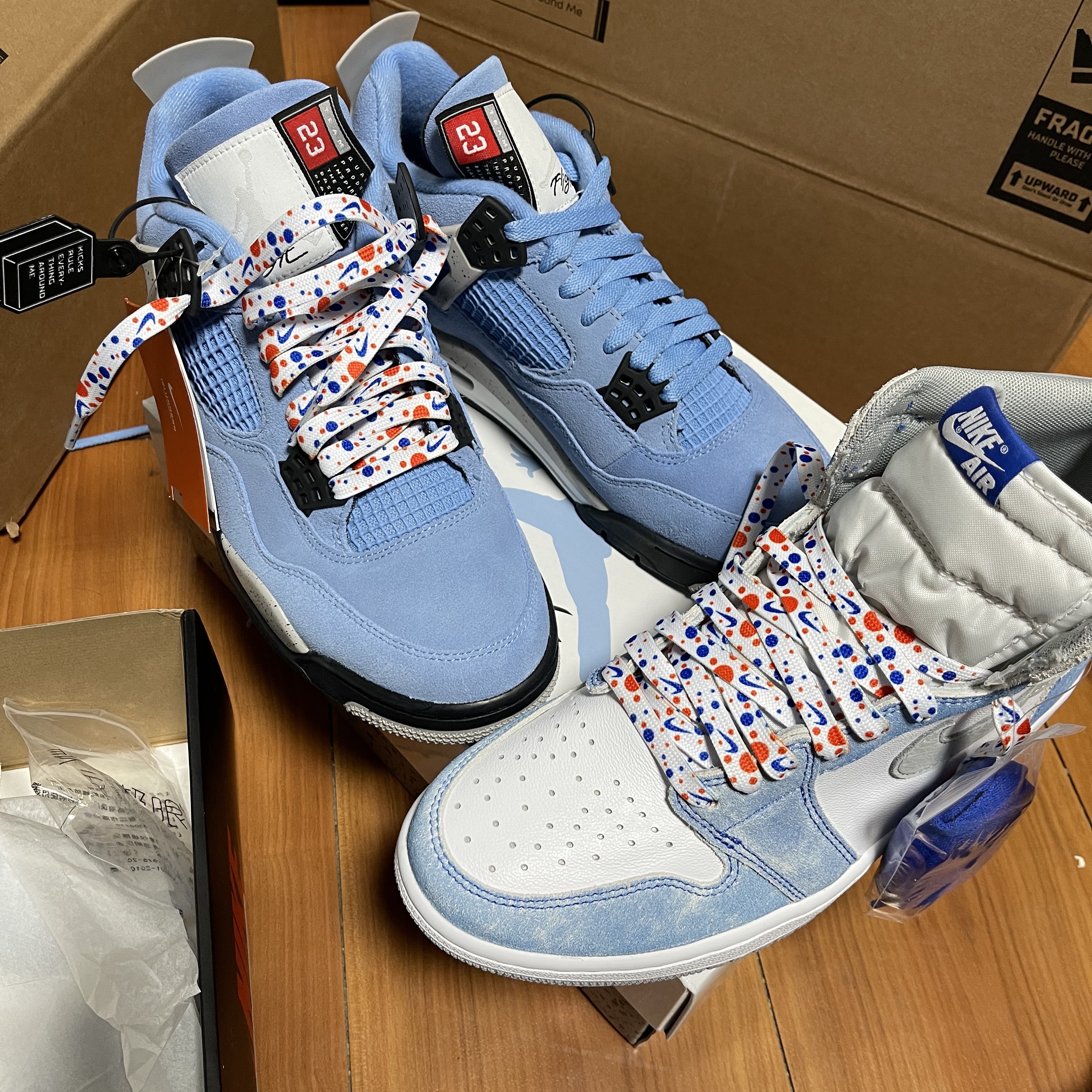 Jordan 4 Retro University Blue, Jordan 1 Retro High OG Hyper Royal 착용 스타일