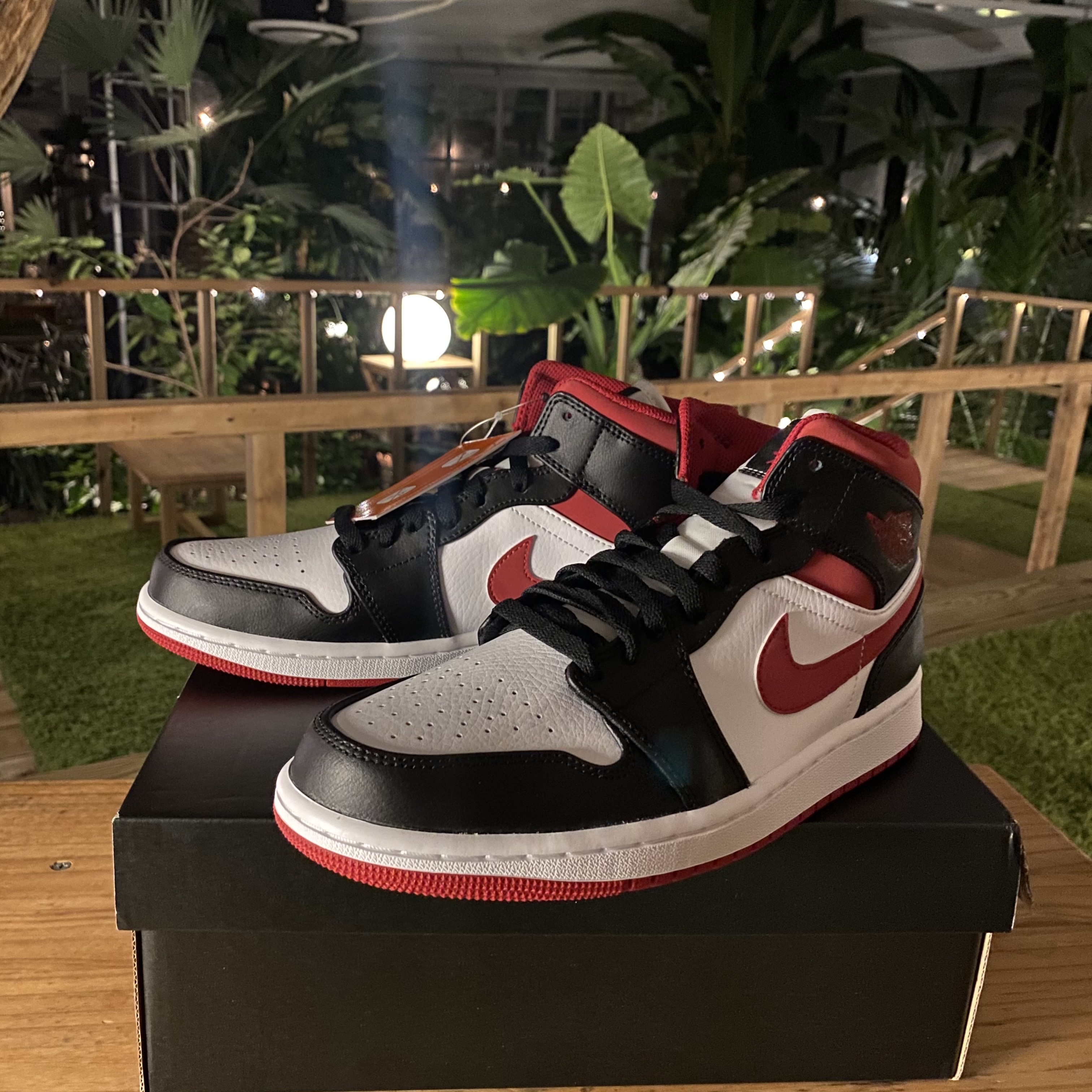 Jordan 1 Mid Gym Red Black White, (GS) Jordan 1 Mid Gym Red Black White 착용 스타일 - 1