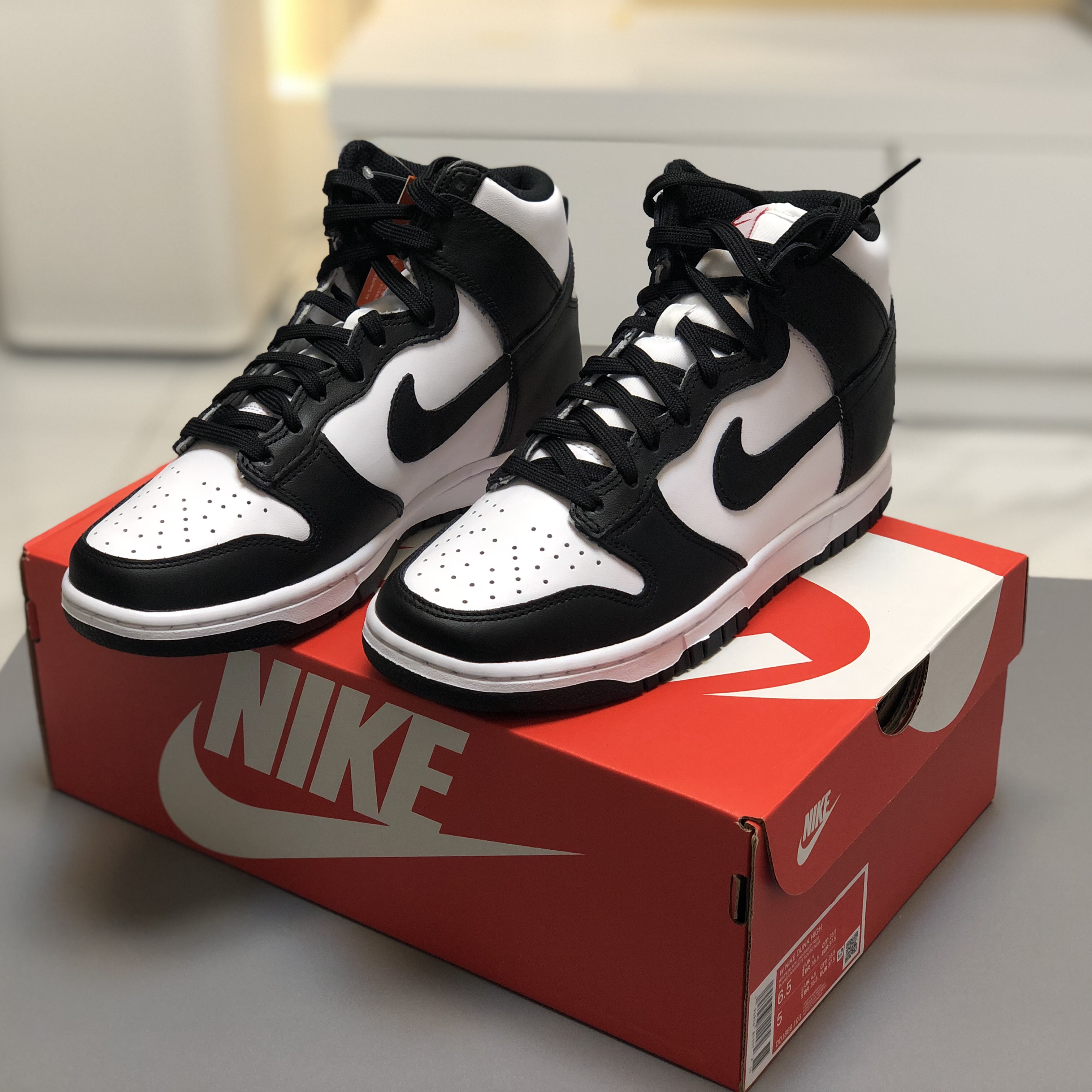 (W) Nike Dunk High Black and White 착용 스타일