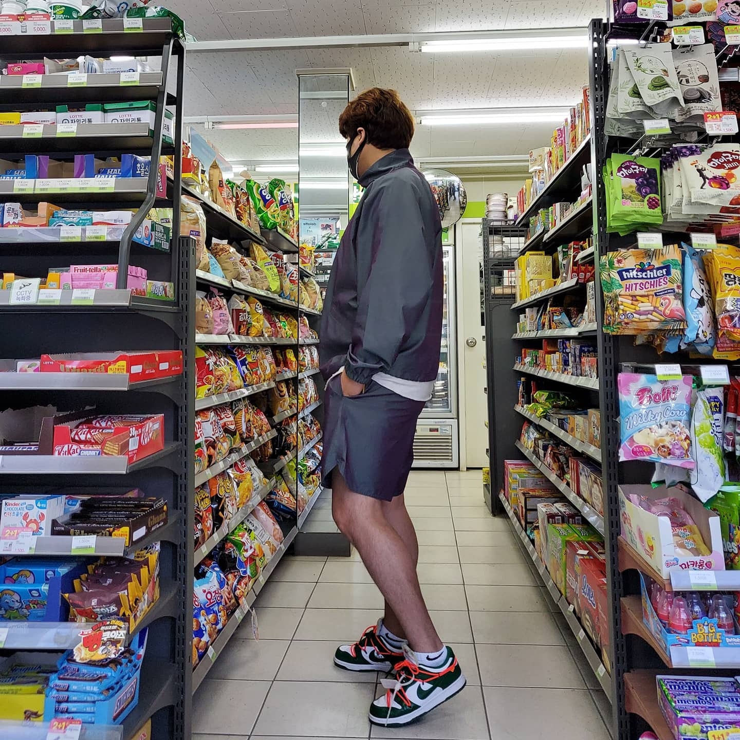 Essentials Volley Shorts Iridescent - 20SS, Essentials Track Jacket Iridescent - 20SS 착용 스타일 - 3