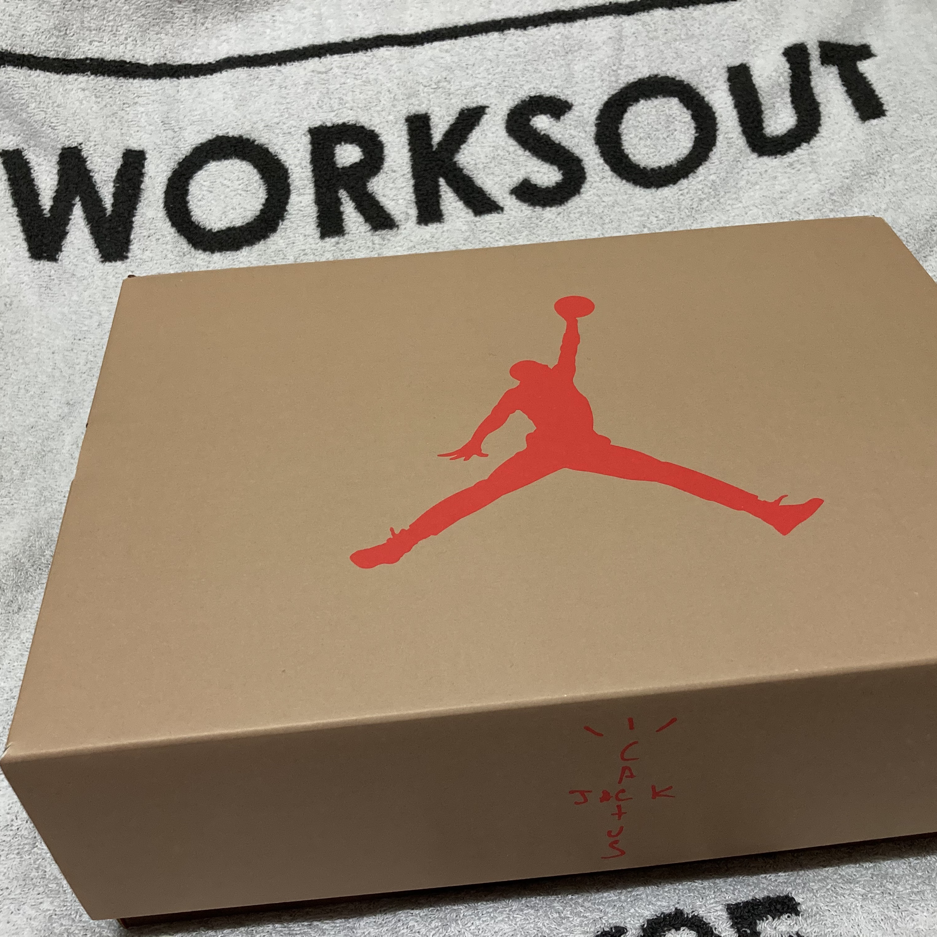Jordan 6 x Travis Scott Retro SP British Khaki 착용 스타일 - 1