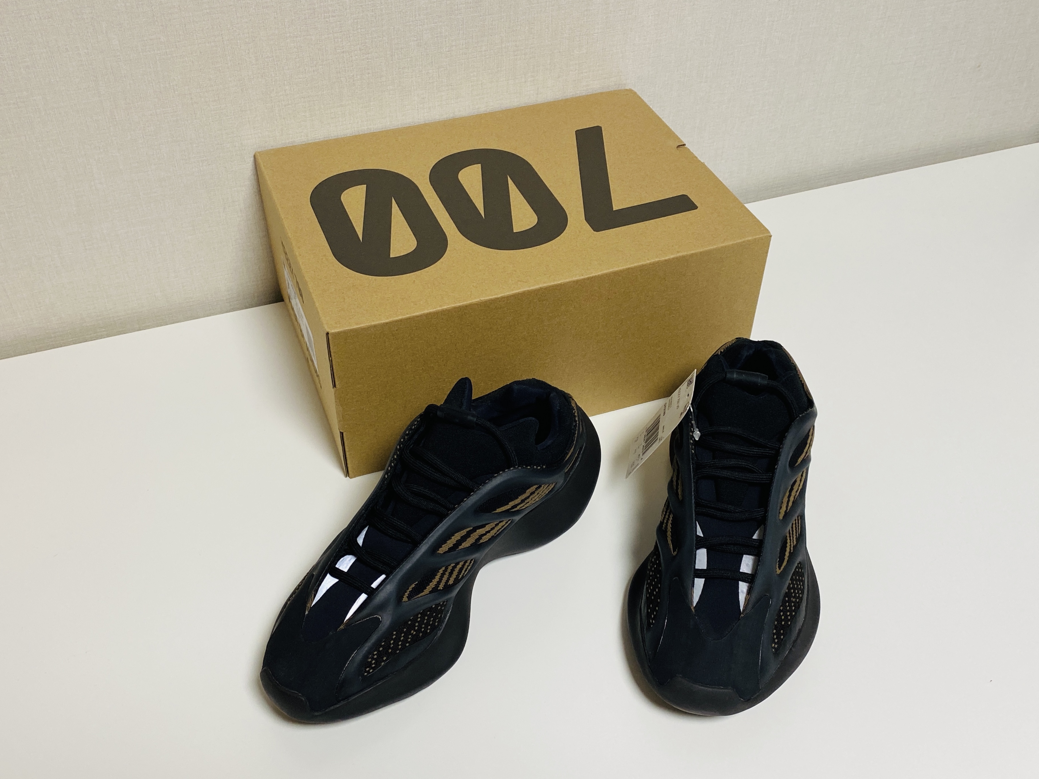 Adidas Yeezy 700 V3 Clay Brown 착용 스타일 - 2