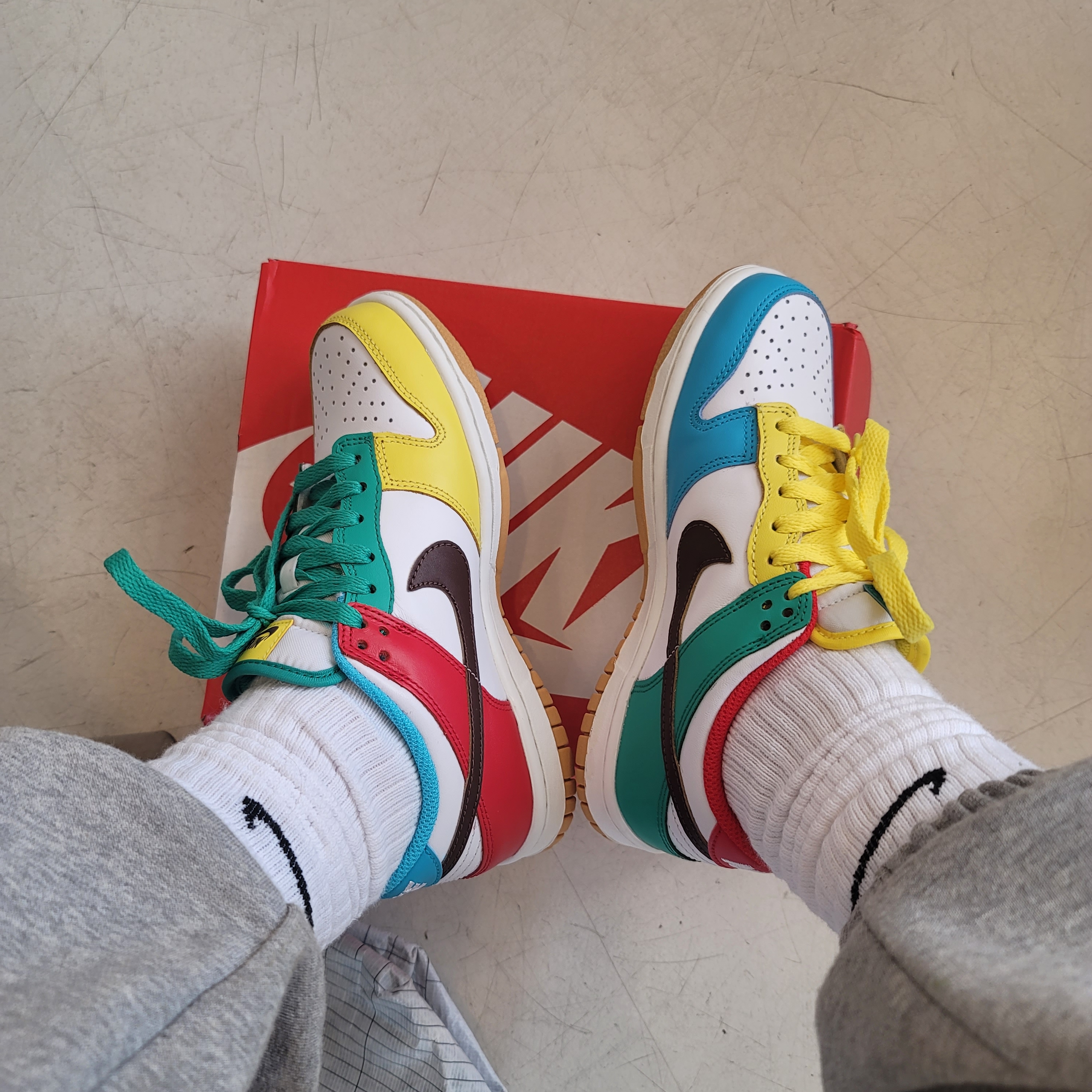 (GS) Nike Dunk Low SE Free.99 White, Nike Dunk Low SE Free.99 White 착용 스타일 - 1