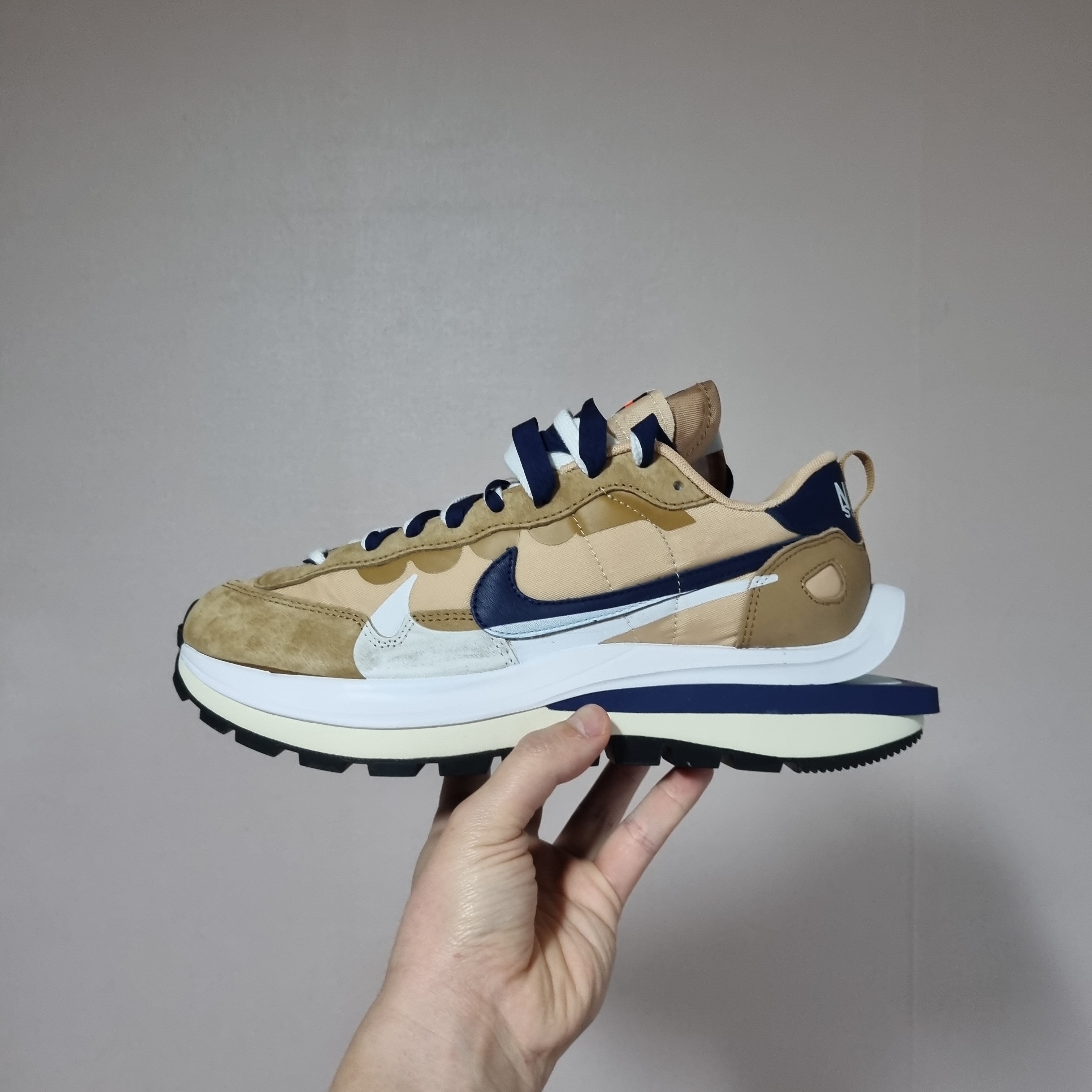 Nike x Sacai VaporWaffle Sesame and Blue Void 착용 스타일 - 1