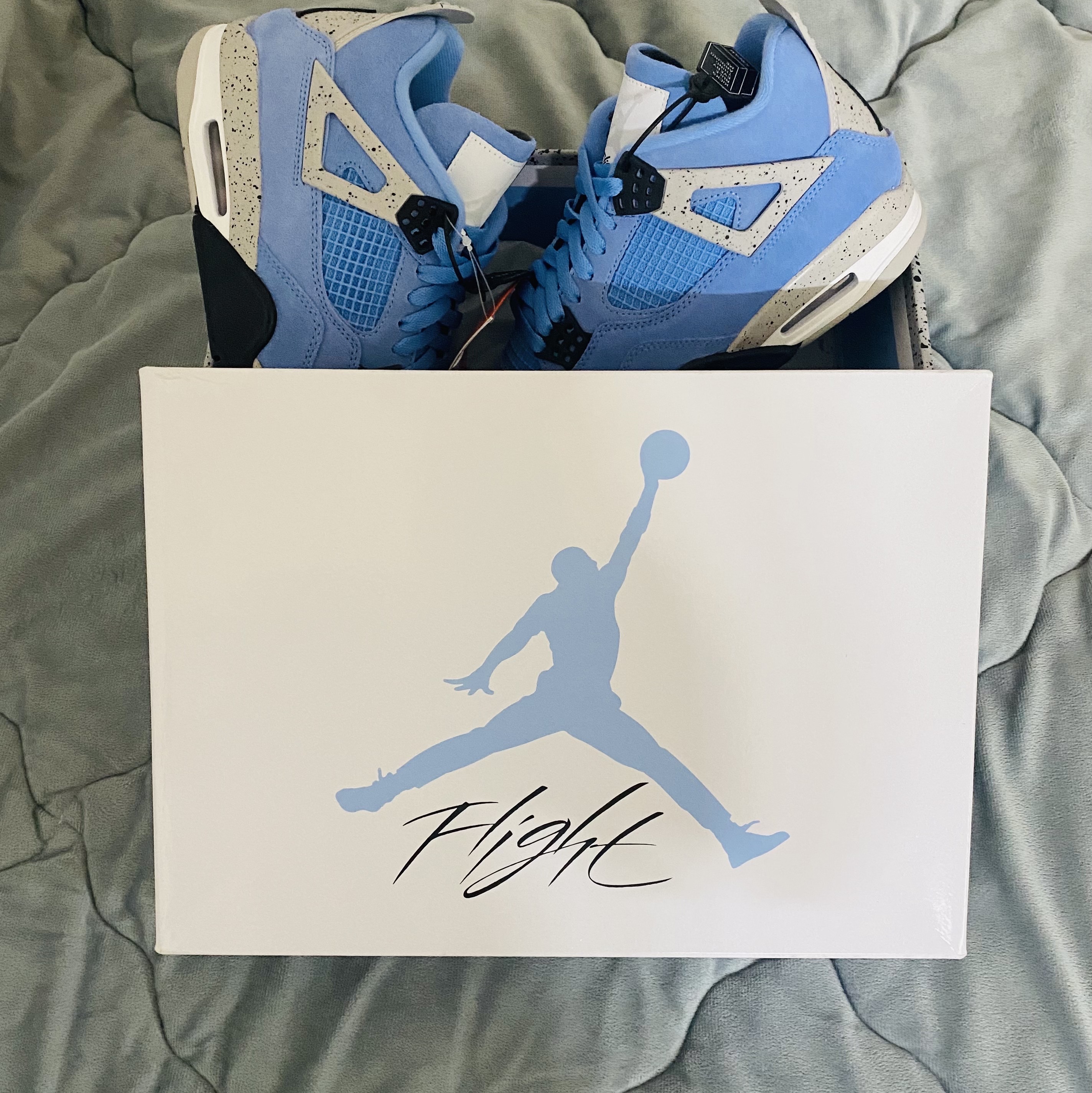 Jordan 4 Retro University Blue 착용 스타일