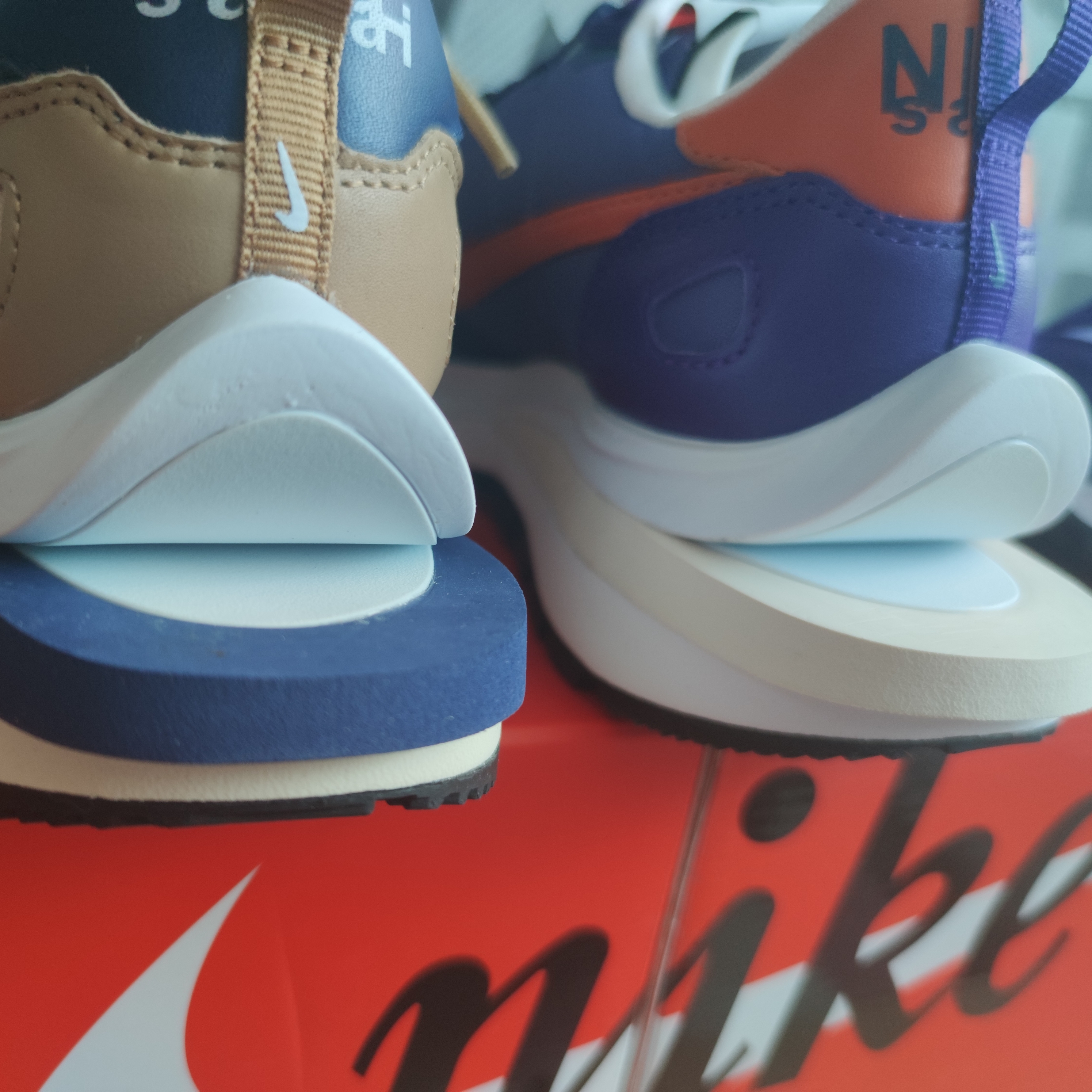 Nike x Sacai VaporWaffle Sesame and Blue Void, Nike x Sacai VaporWaffle Dark Iris 착용 스타일 - 5