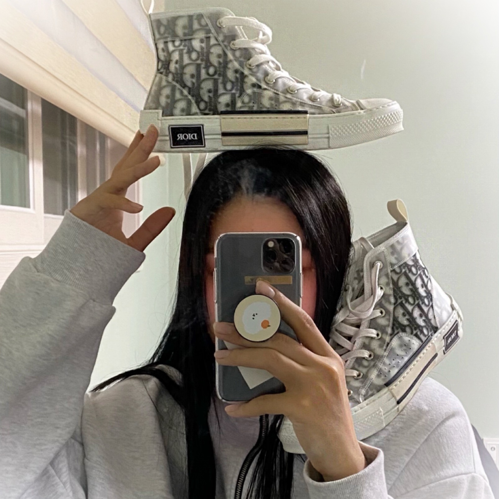 Dior B23 High Dior Oblique White & Black, IAB Studio Half Zip Pullover Light Gray 착용 스타일