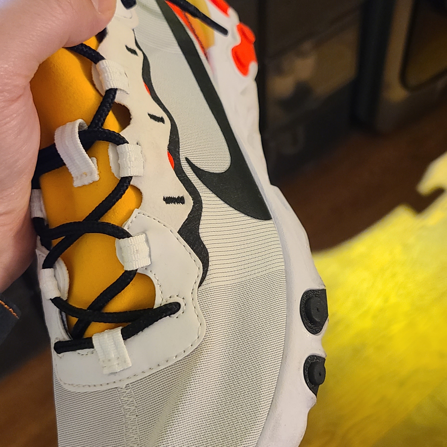 Nike React Element 55 Tour Yellow 착용 스타일