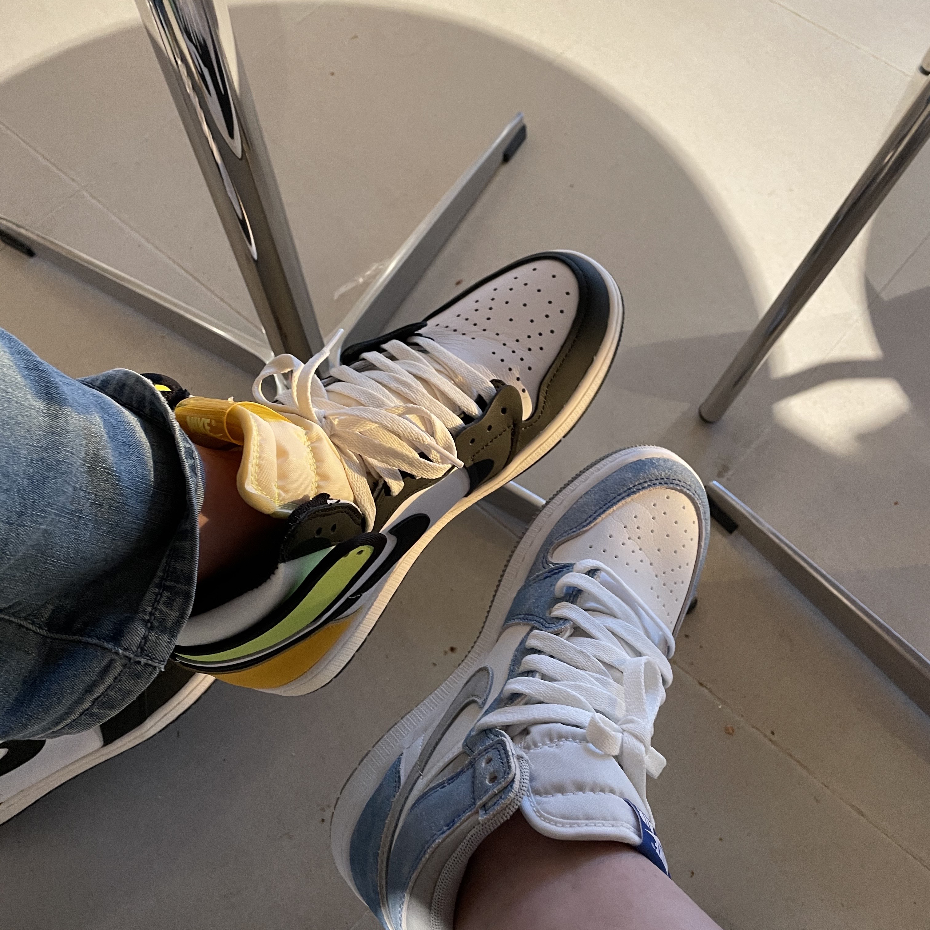 Jordan 1 Retro High OG Volt Gold, Jordan 1 Retro High OG Hyper Royal 착용 스타일