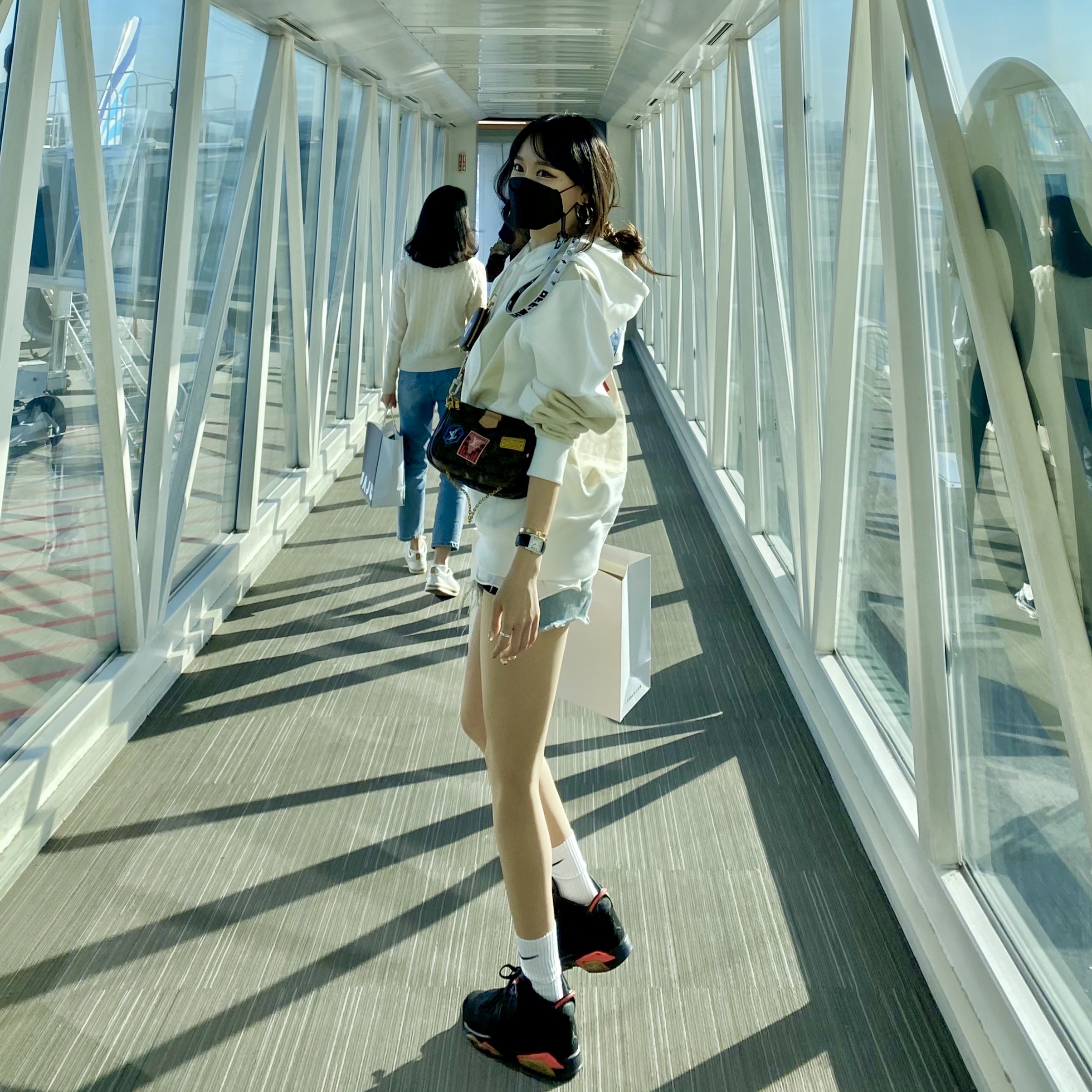 Jordan 6 Retro Infrared 2014, (GS) Jordan 6 Retro Infrared 2019 착용 스타일 - 1