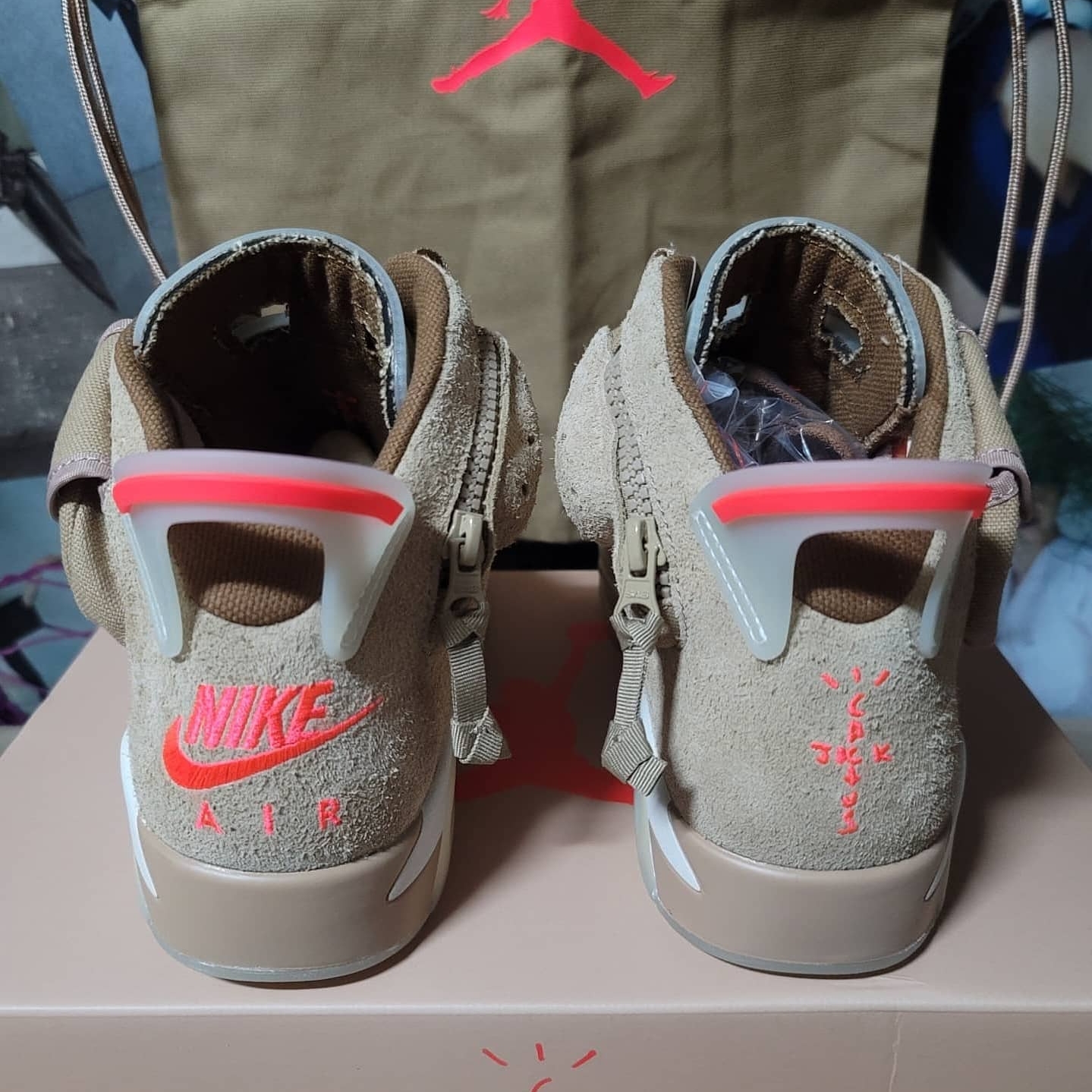 Jordan 6 x Travis Scott Retro SP British Khaki 착용 스타일 - 4