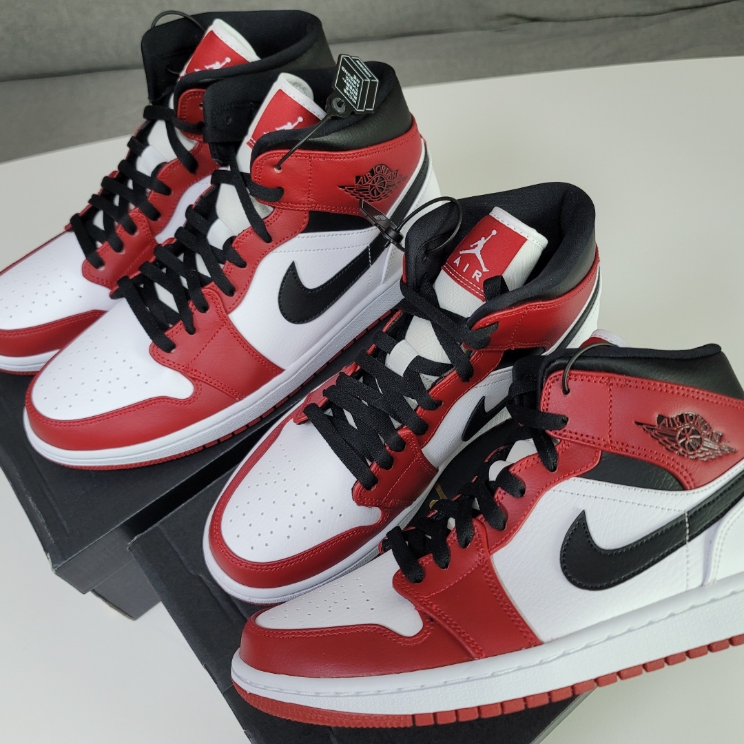 Jordan 1 Mid Chicago 2020 착용 스타일 - 1