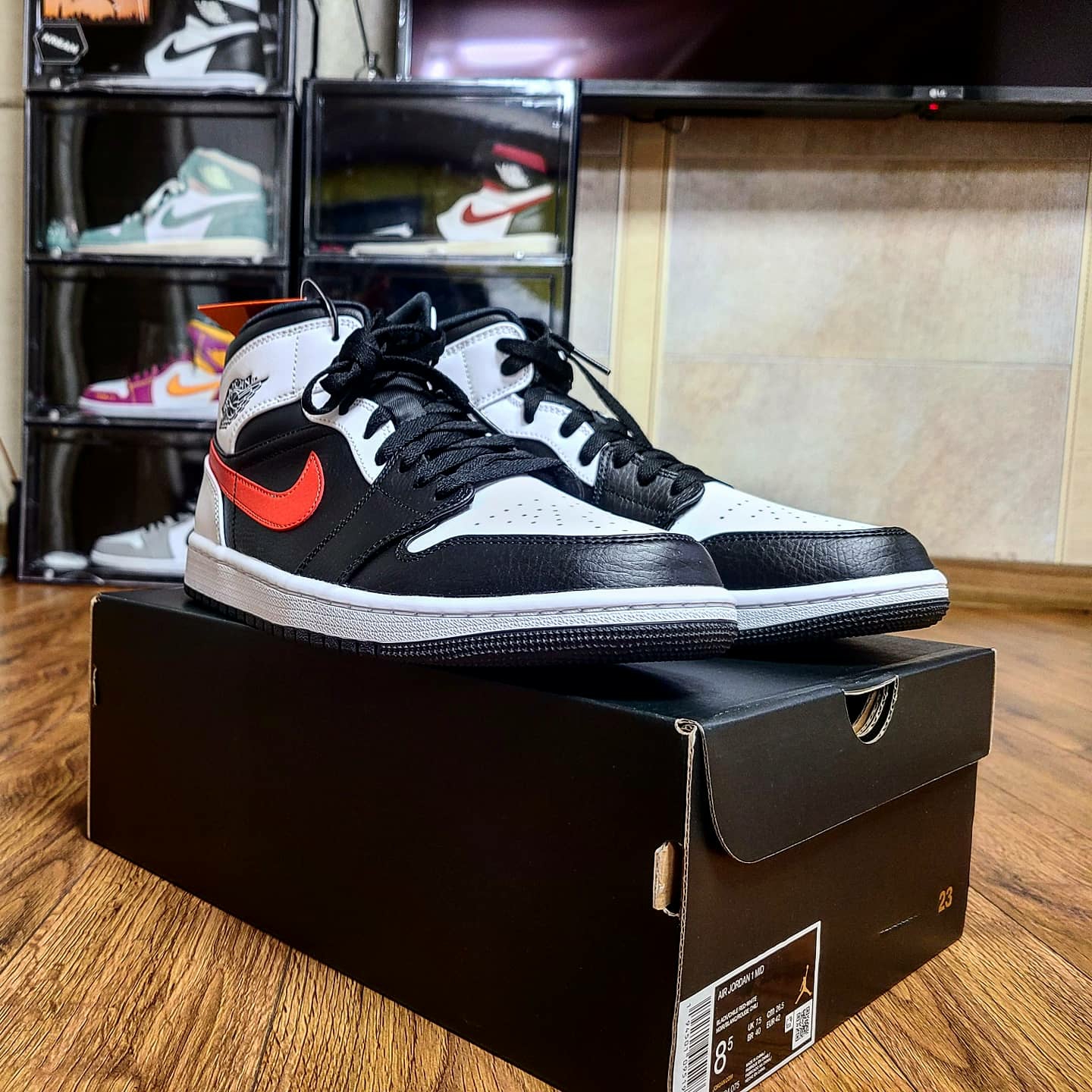 Jordan 1 x Travis Scott Retro High OG SP Mocha, Nike Dunk Low Retro Black 착용 스타일 - 3