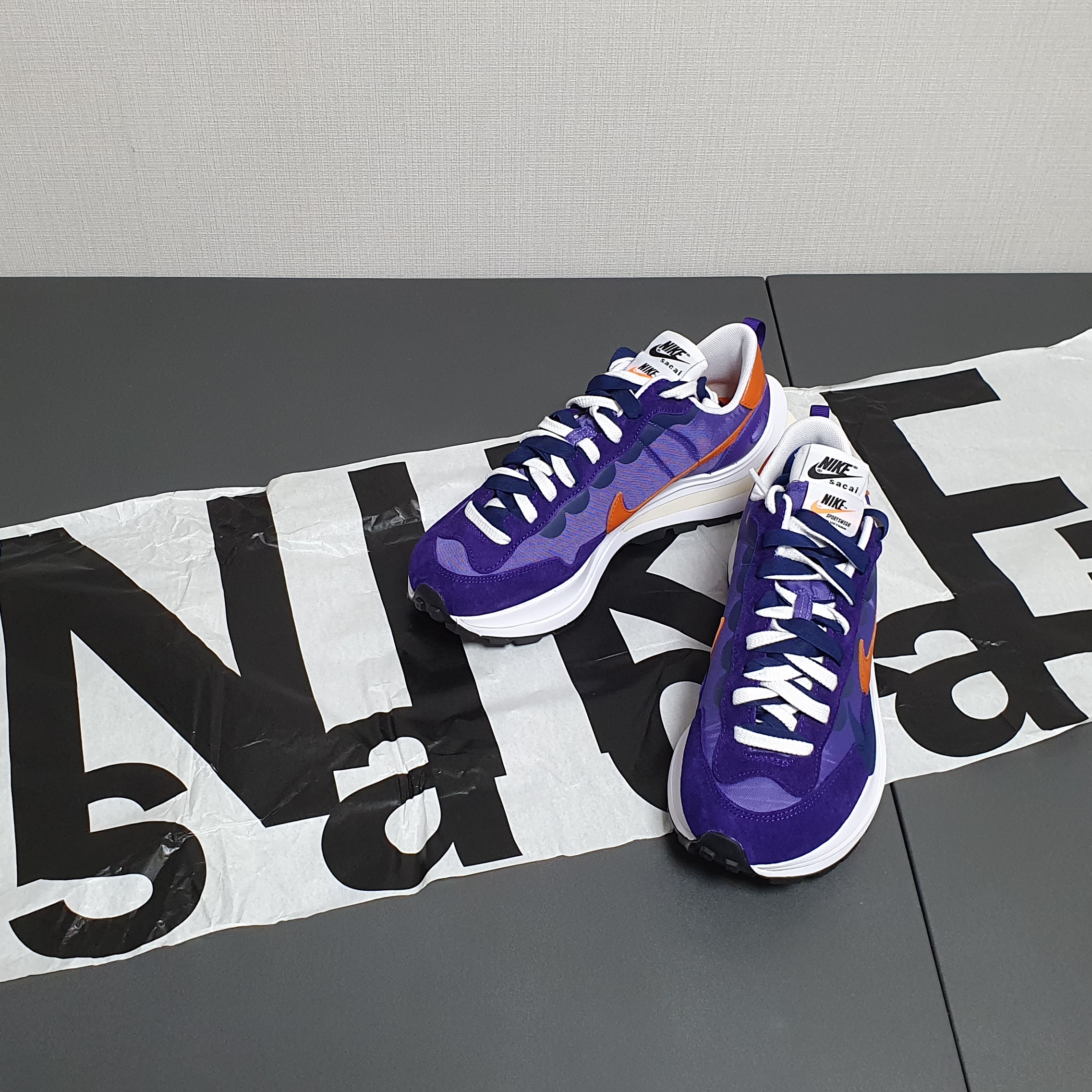 Nike x Sacai VaporWaffle Dark Iris 착용 스타일 - 1