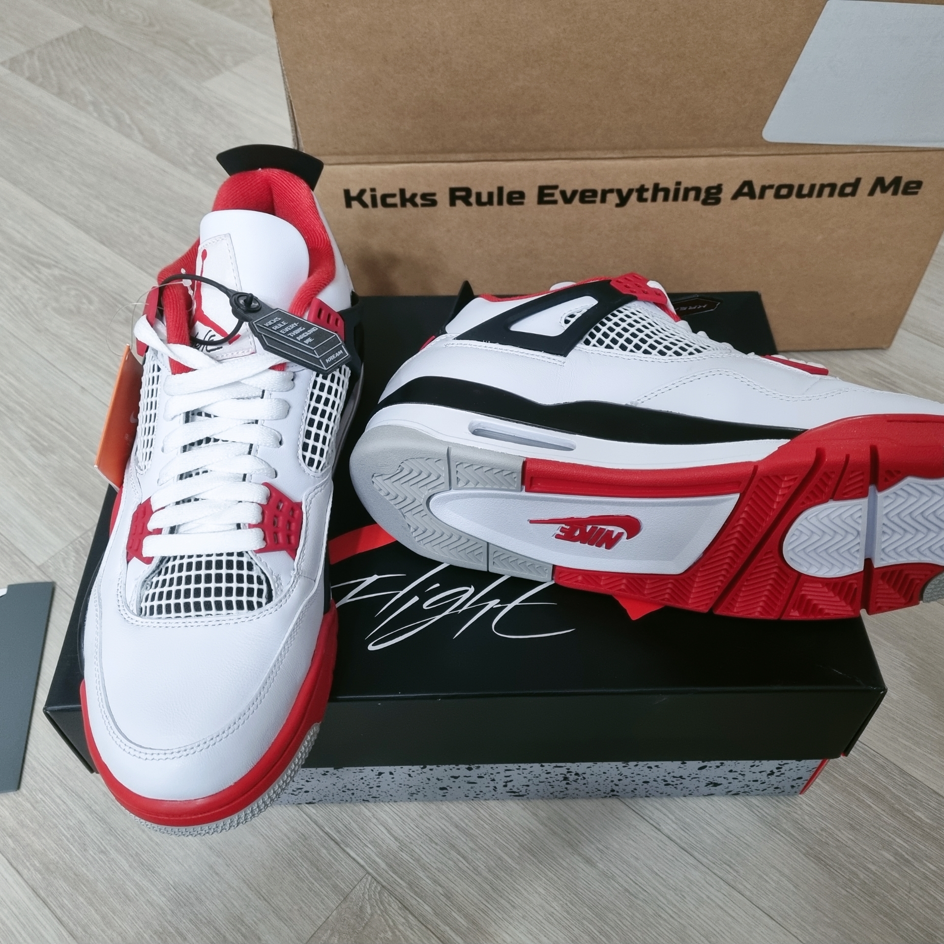 Jordan 4 Retro OG Fire Red 2020 착용 스타일 - 4