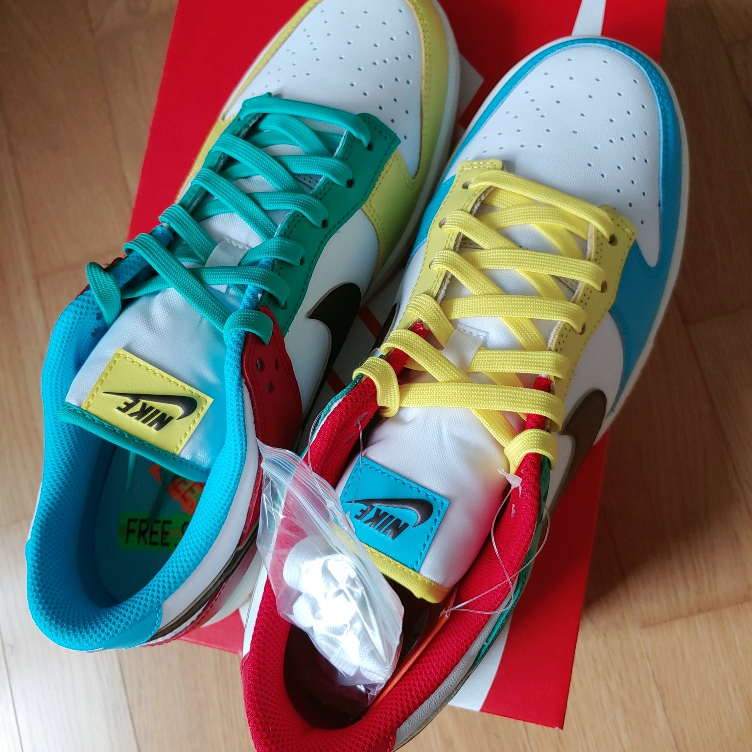 Nike Dunk Low SE Free.99 White 착용 스타일 - 2