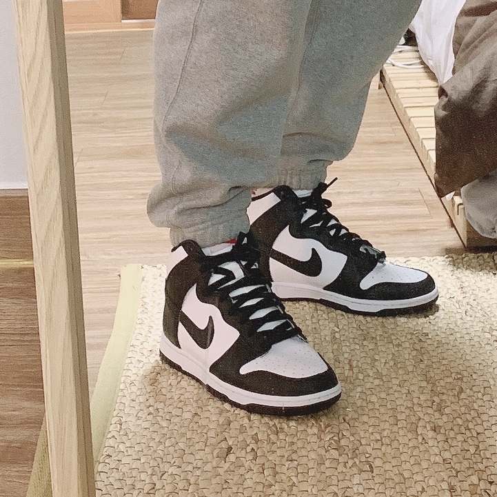 Nike Dunk High Retro Black and White, Nike NRG Solo Swoosh Fleece Pants Dark Grey Heather - US/EU 착용 스타일 - 3