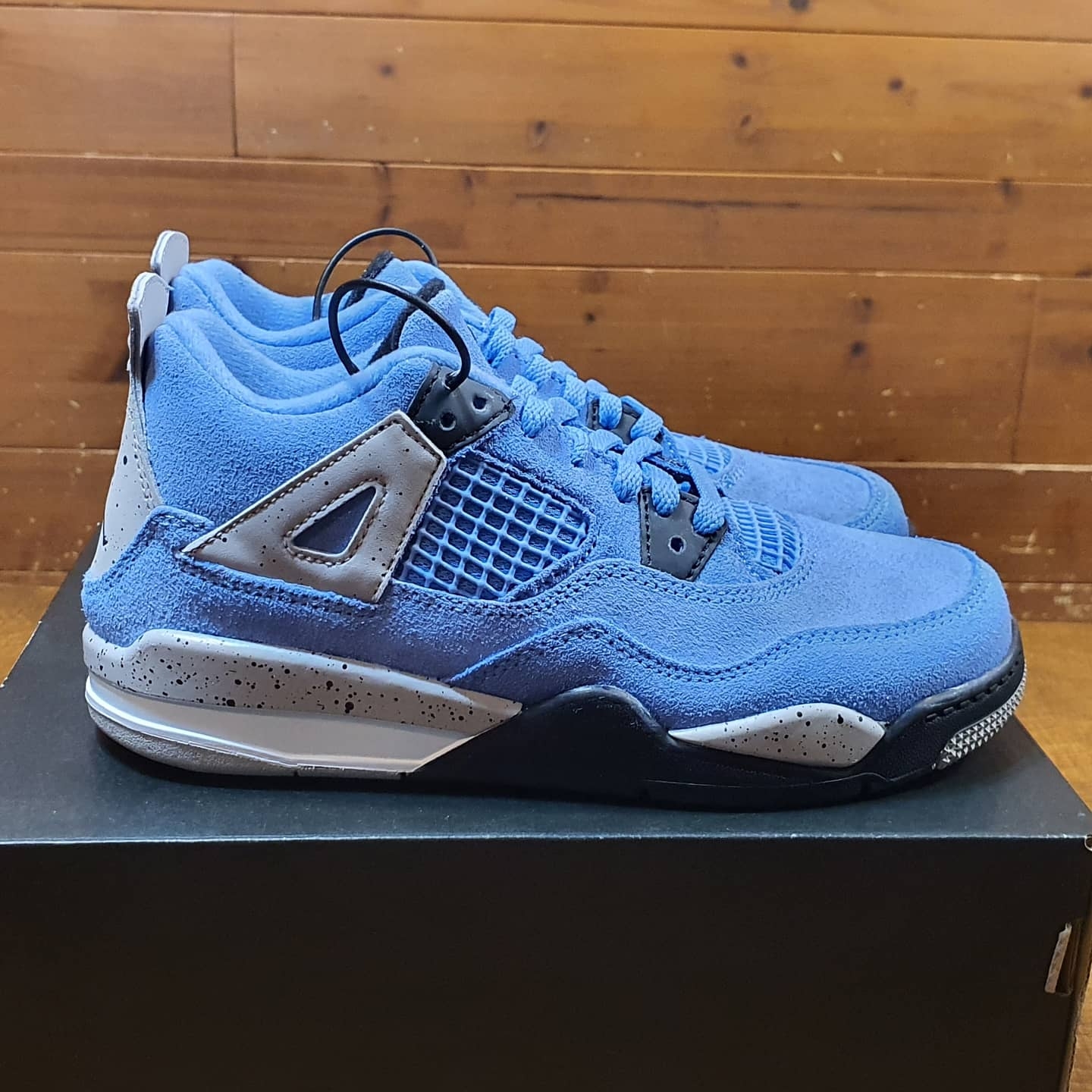 Jordan 4 Retro University Blue 착용 스타일 - 3