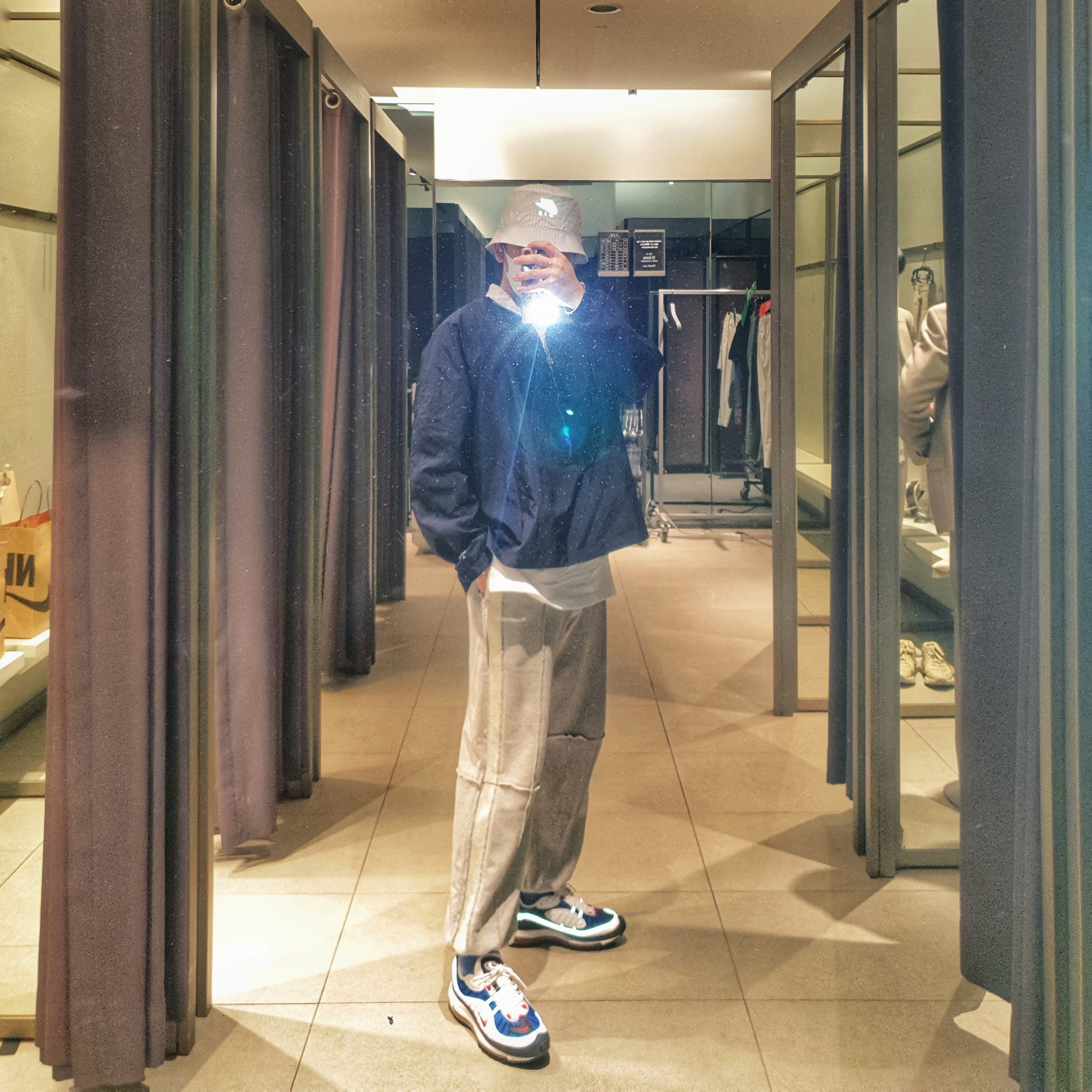 Nike x Kim Jones Bucket Hat White, Nike x Kim Jones Reversible Wind Breaker Navy - US/EU 착용 스타일 - 2