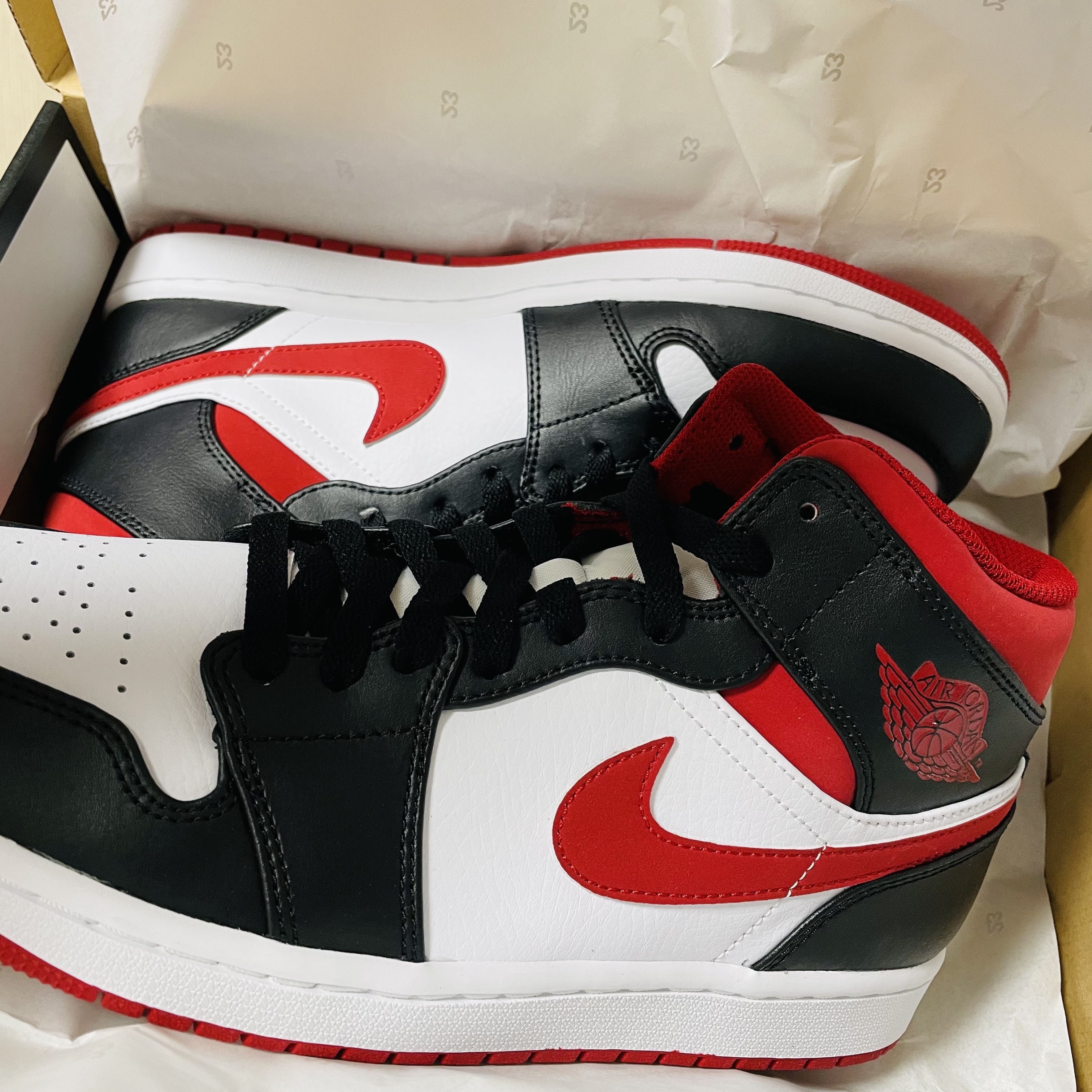 Jordan 1 Mid Gym Red Black White 착용 스타일