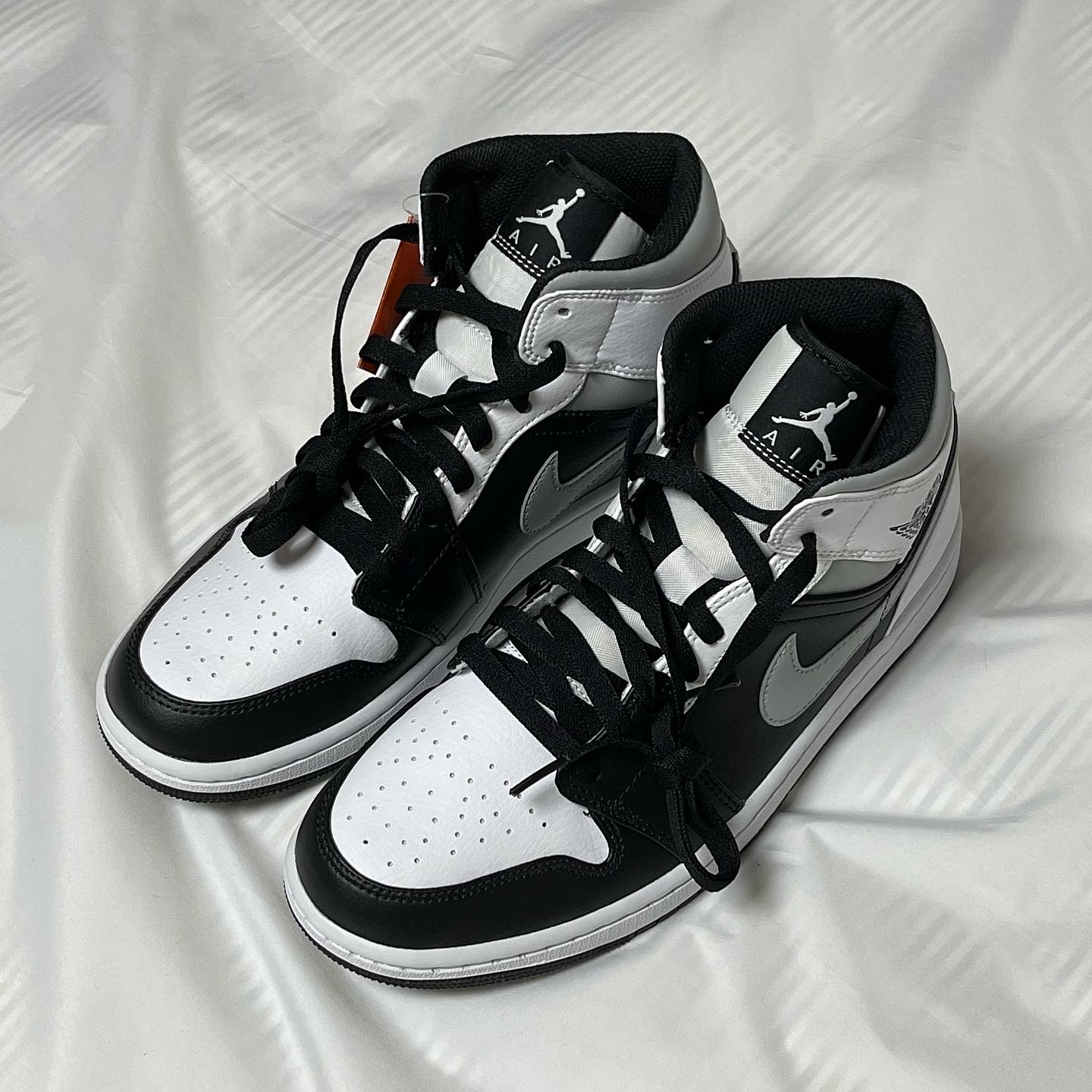 Jordan 1 Mid White Shadow 착용 스타일 - 2