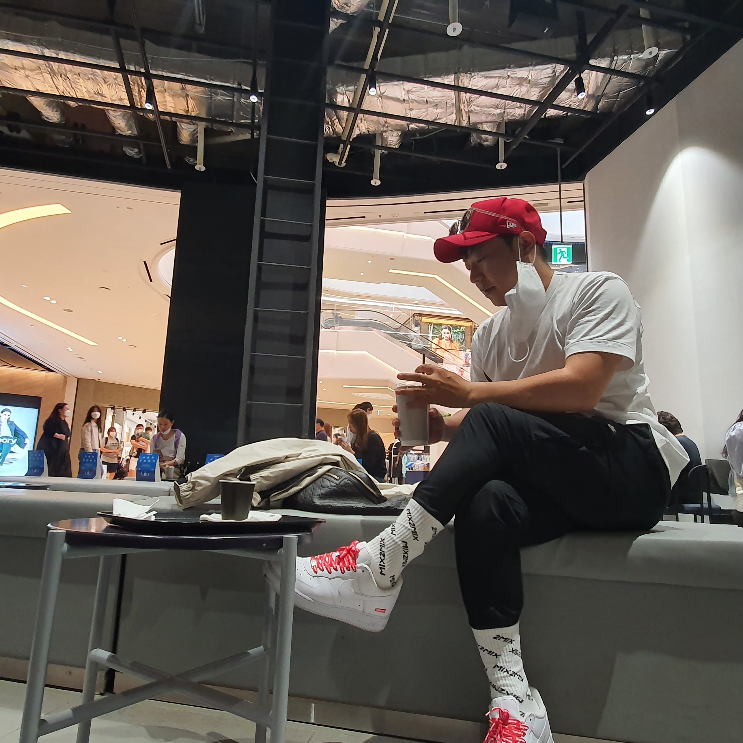 Nike x Supreme Air Force 1 Low White, Play Comme des Garcons x Nike T-Shirt White 착용 스타일 - 2