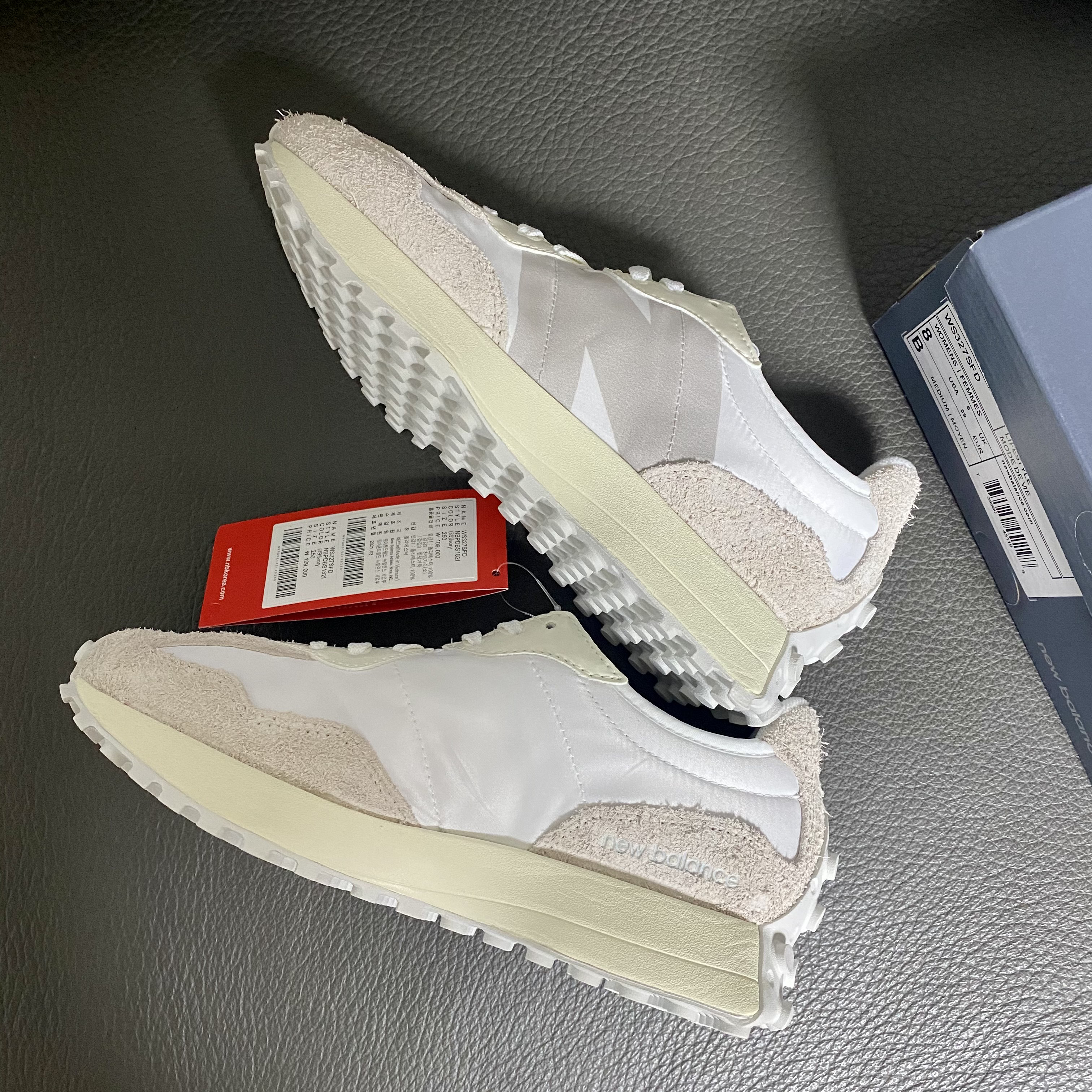 (W) New Balance 327 White Moonbeam 착용 스타일