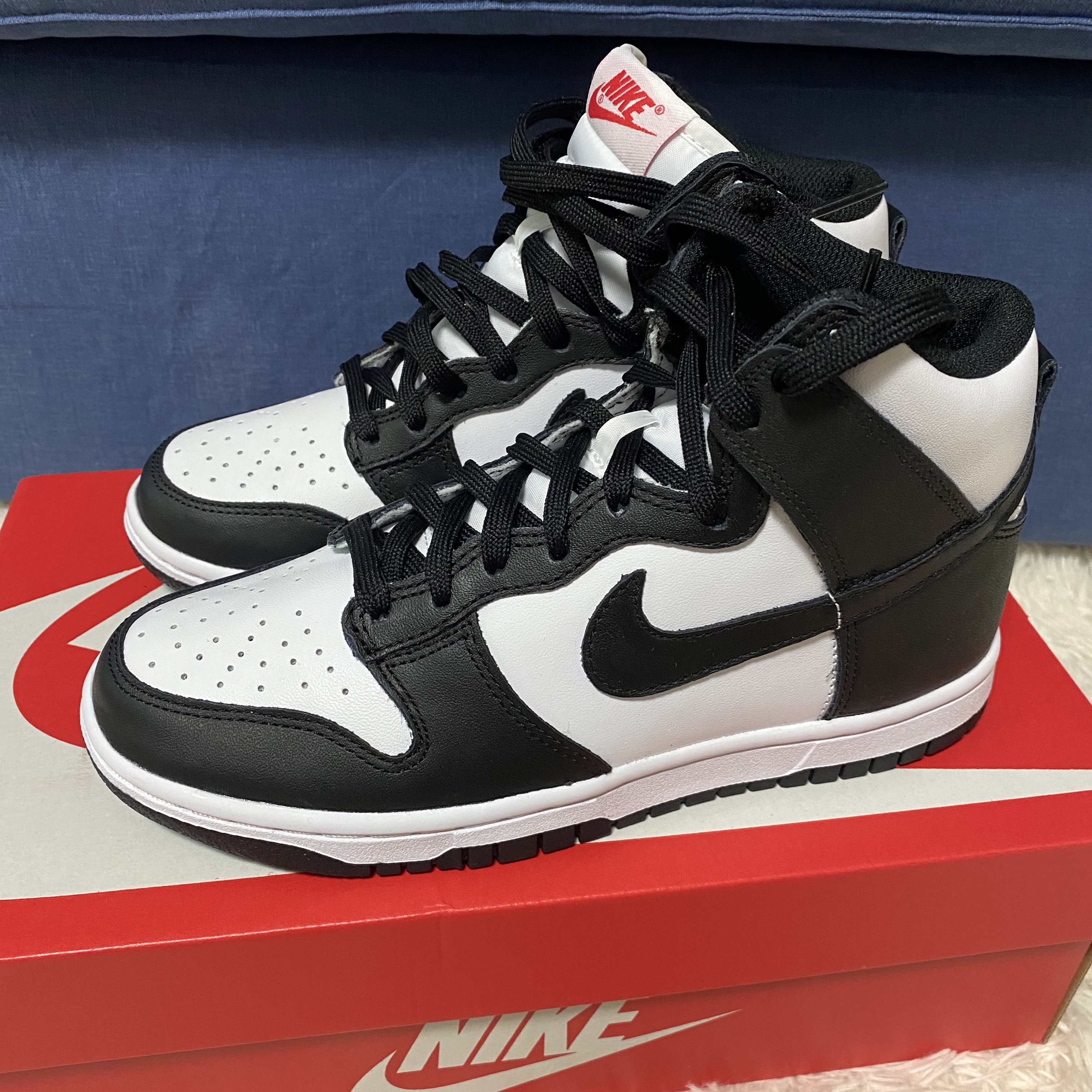 (W) Nike Dunk High Black and White 착용 스타일 - 1