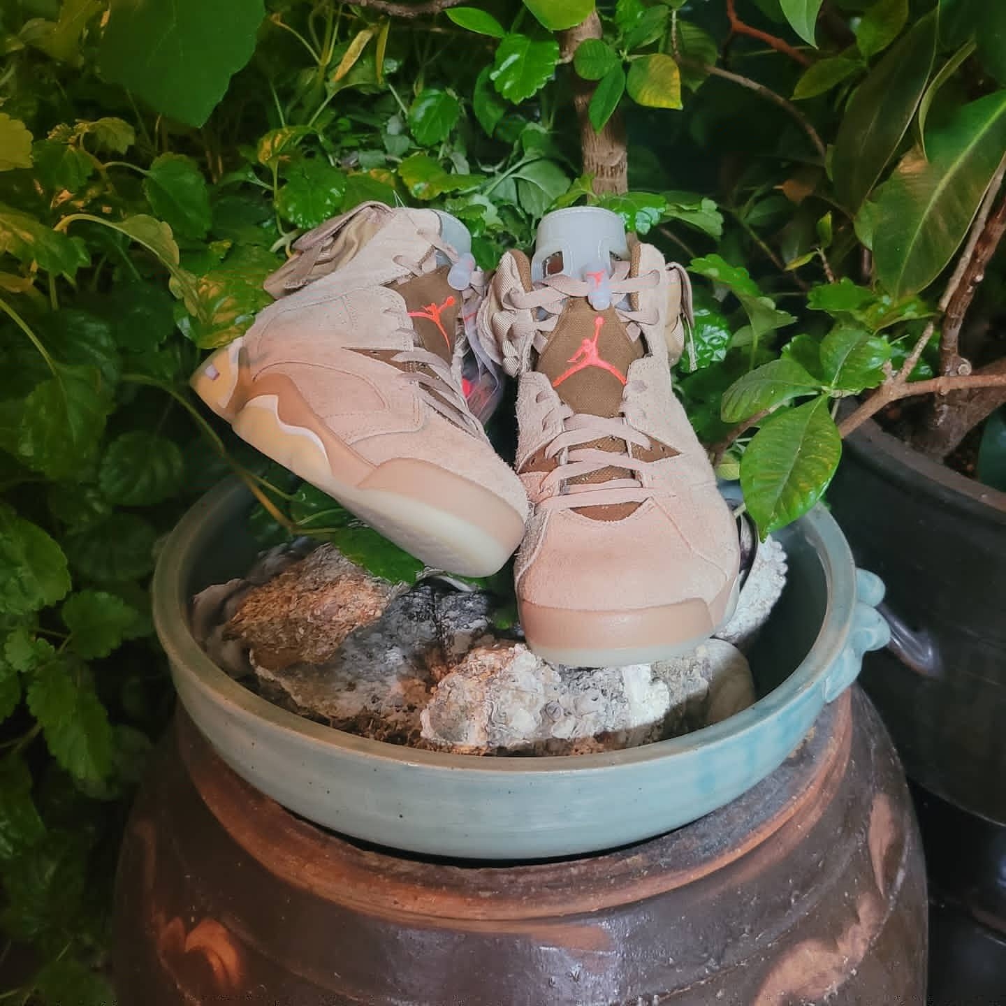 Jordan 6 x Travis Scott Retro SP British Khaki 착용 스타일 - 1