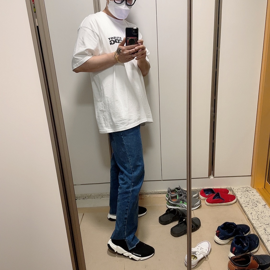 Stussy x CDG Surfman T-Shirt White, Balenciaga Speed Trainer Black White 2021/2022 착용 스타일