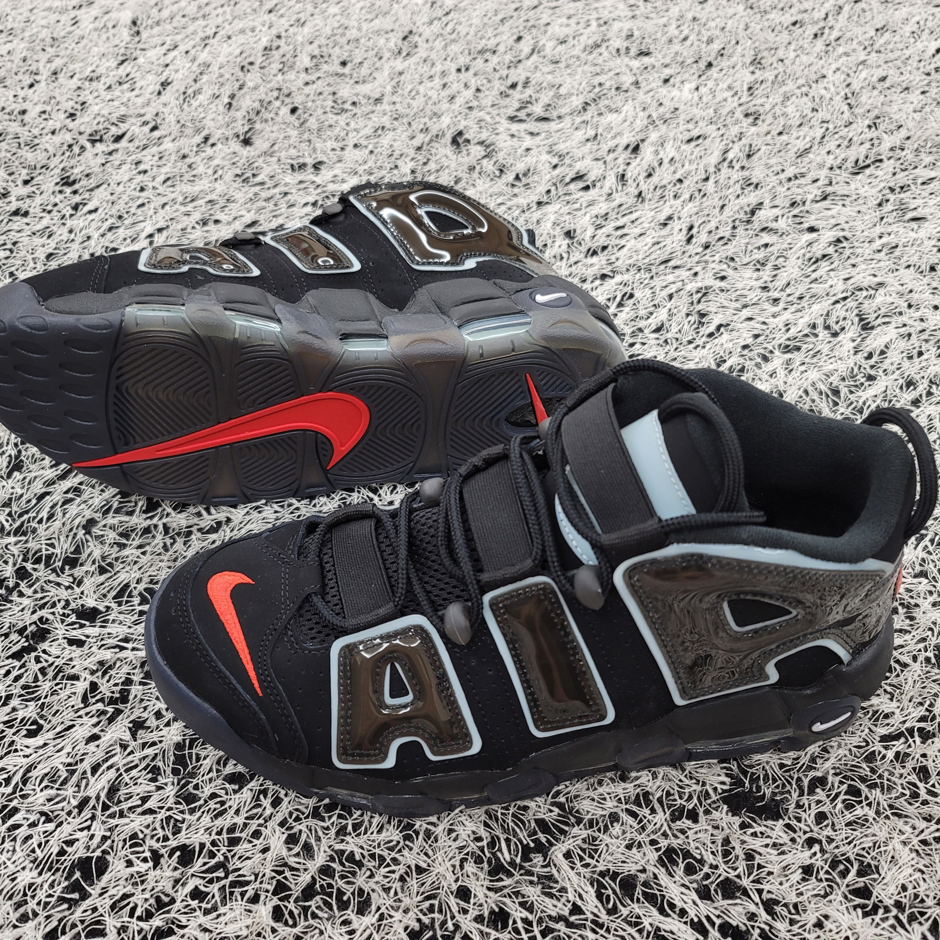 Nike Air More Uptempo 96 Maximum Volume 착용 스타일