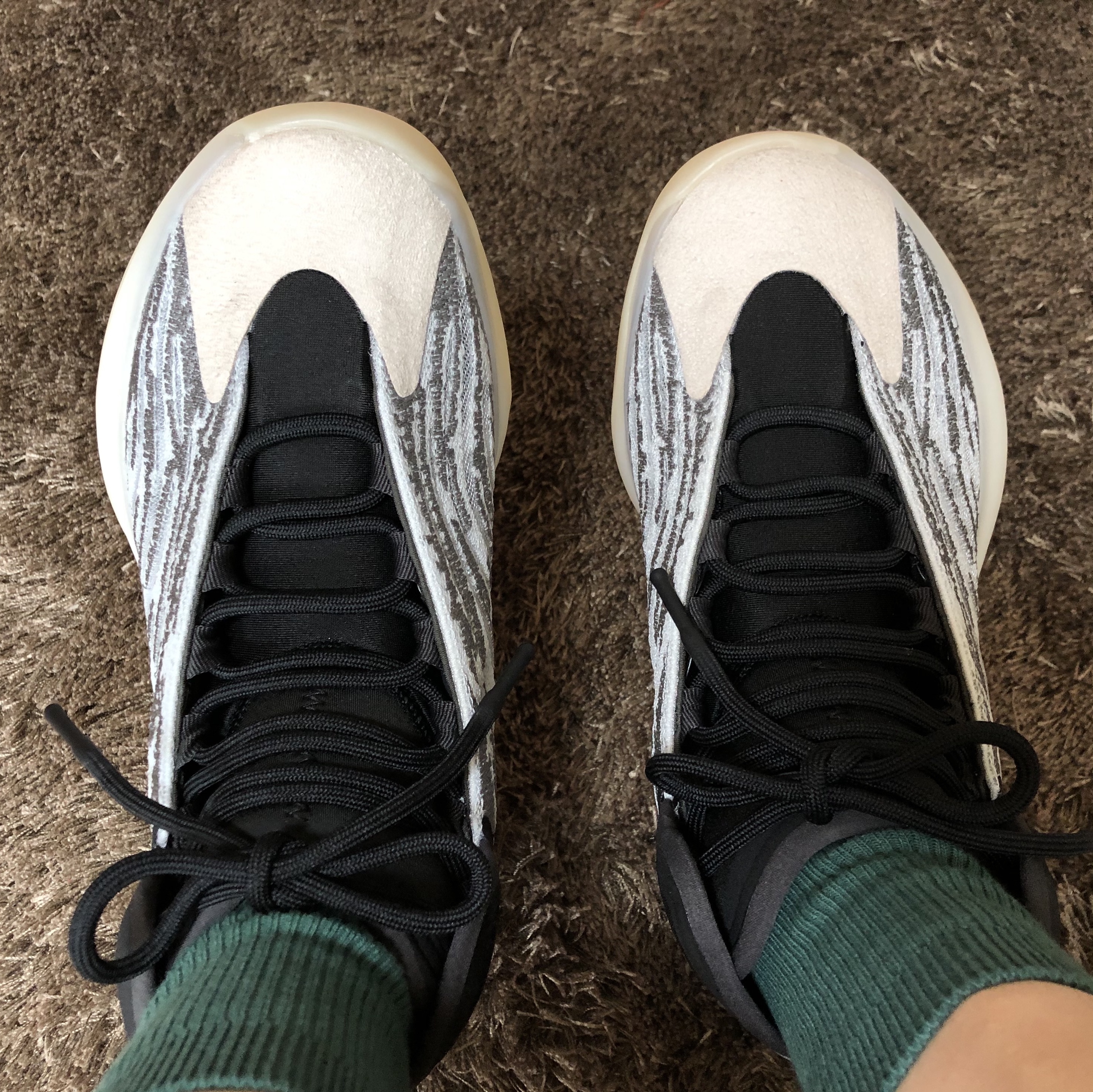 Adidas Yeezy QNTM Lifestyle 착용 스타일 - 2