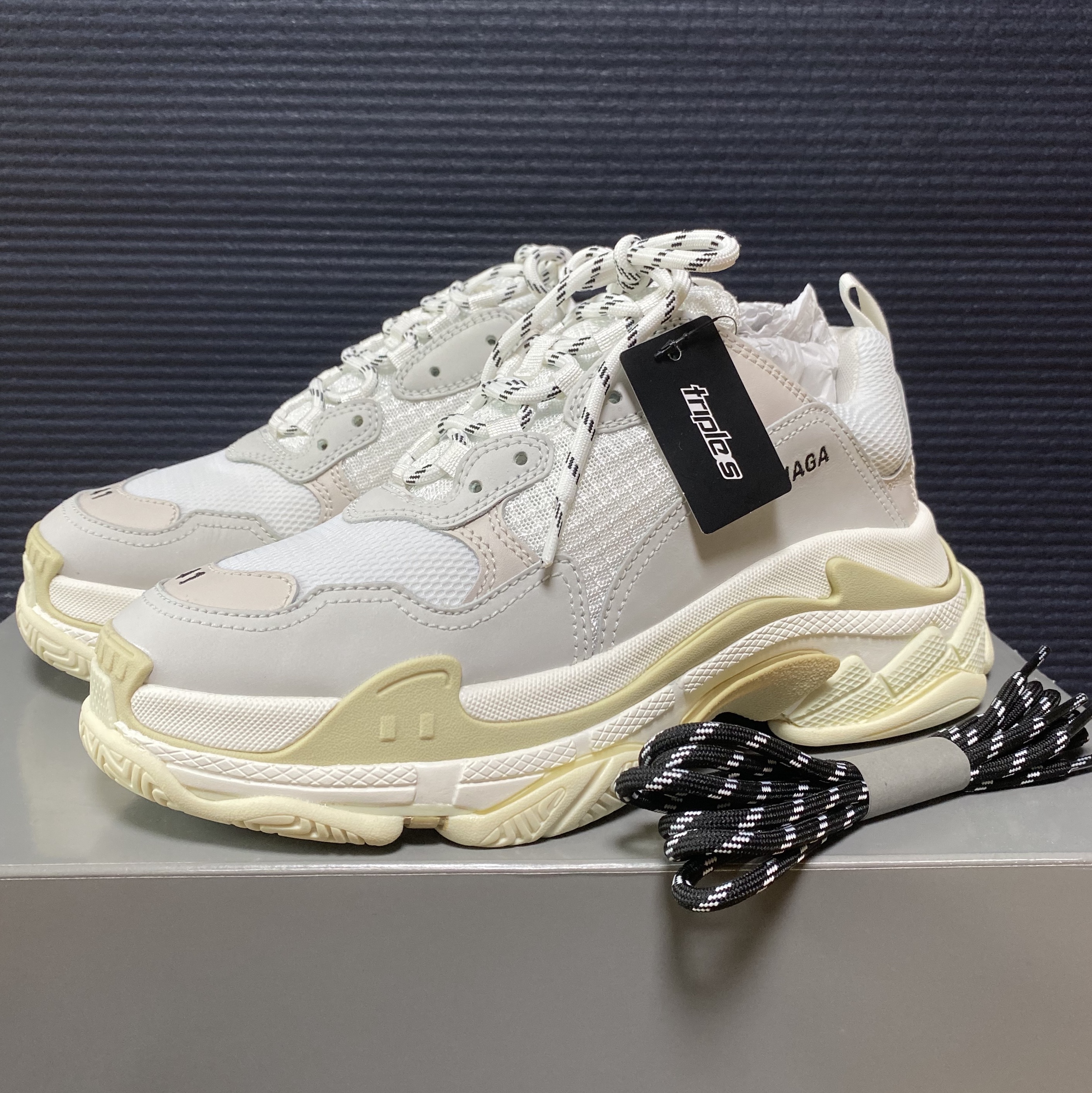 Balenciaga Triple S Sneakers White 2019, Balenciaga Triple S White 2018 착용 스타일 - 1