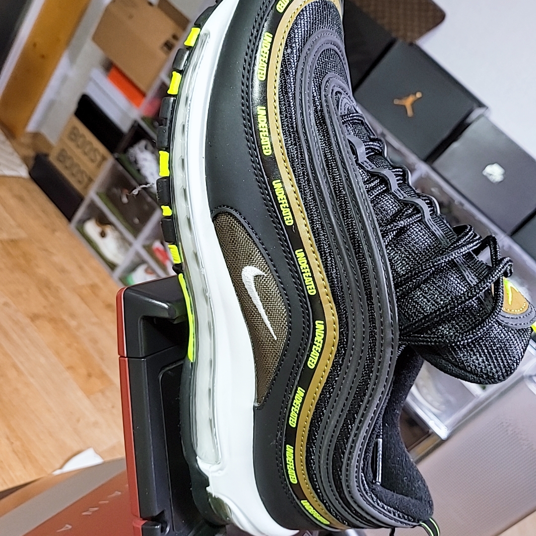 Nike Air Force 1 Low Sketch White Black, Nike x Undefeated Air Max 97 Black Volt 착용 스타일 - 3