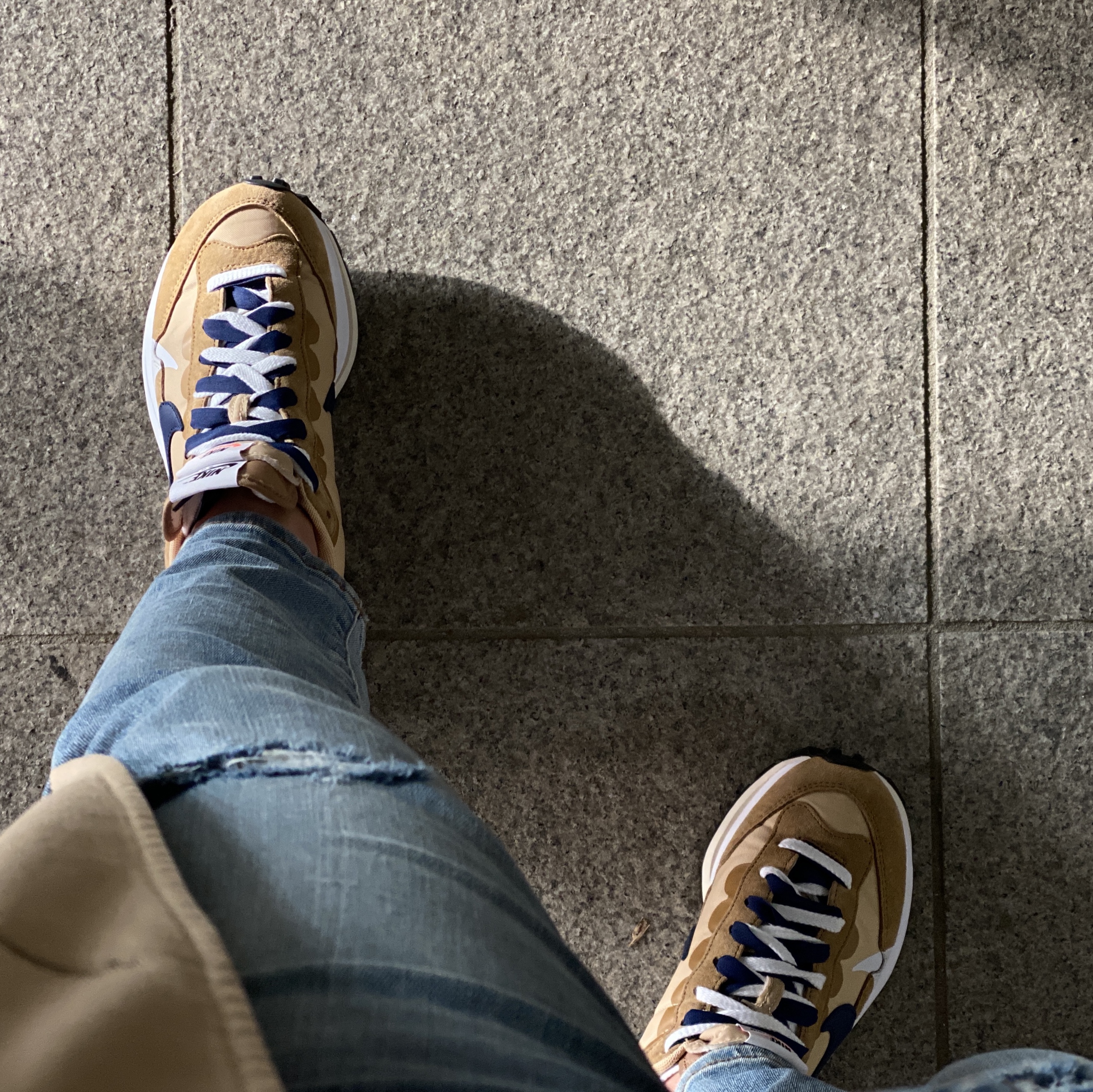 Nike x Sacai VaporWaffle Sesame and Blue Void 착용 스타일 - 4
