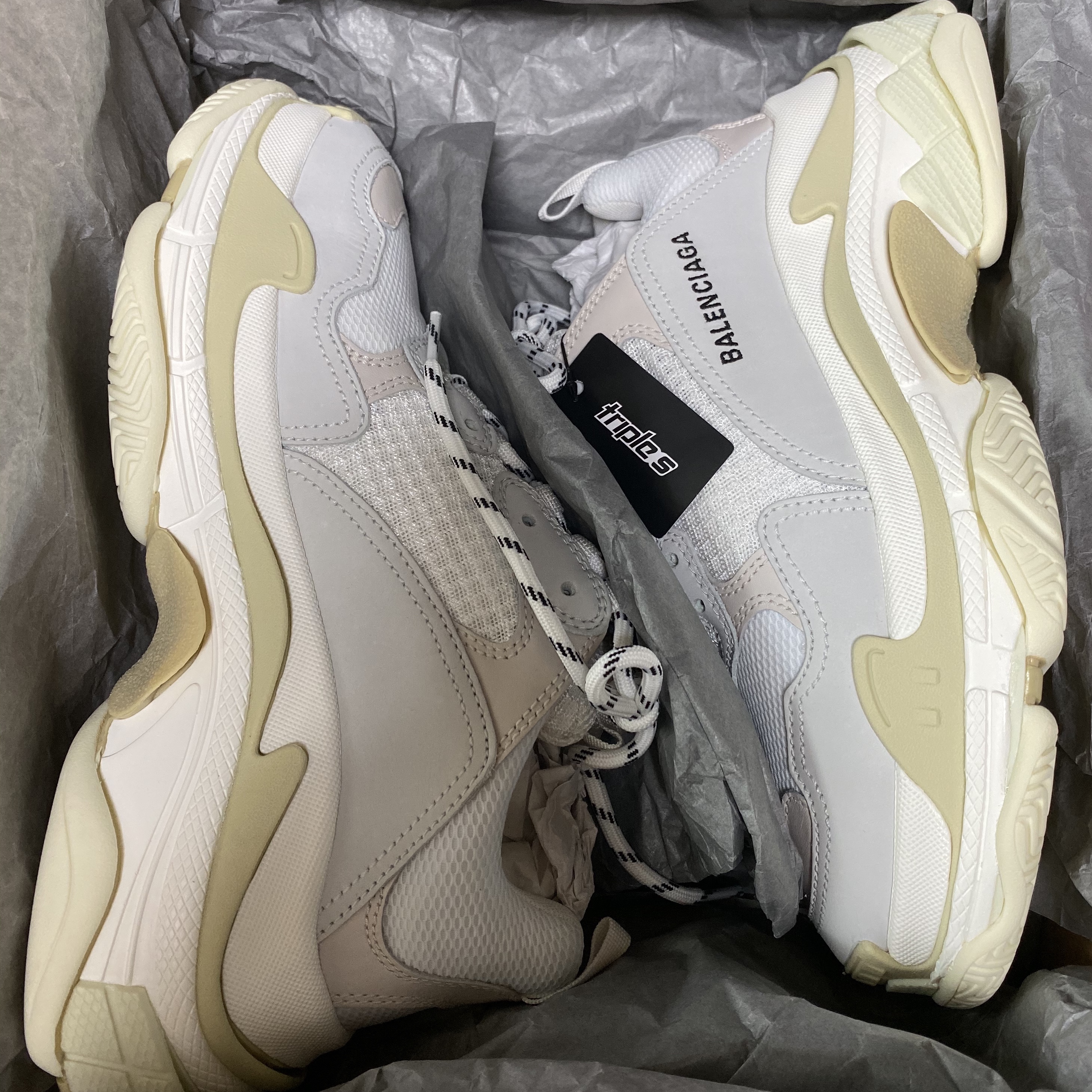 Balenciaga Triple S Sneakers White 2019, Balenciaga Triple S White 2018 착용 스타일 - 3